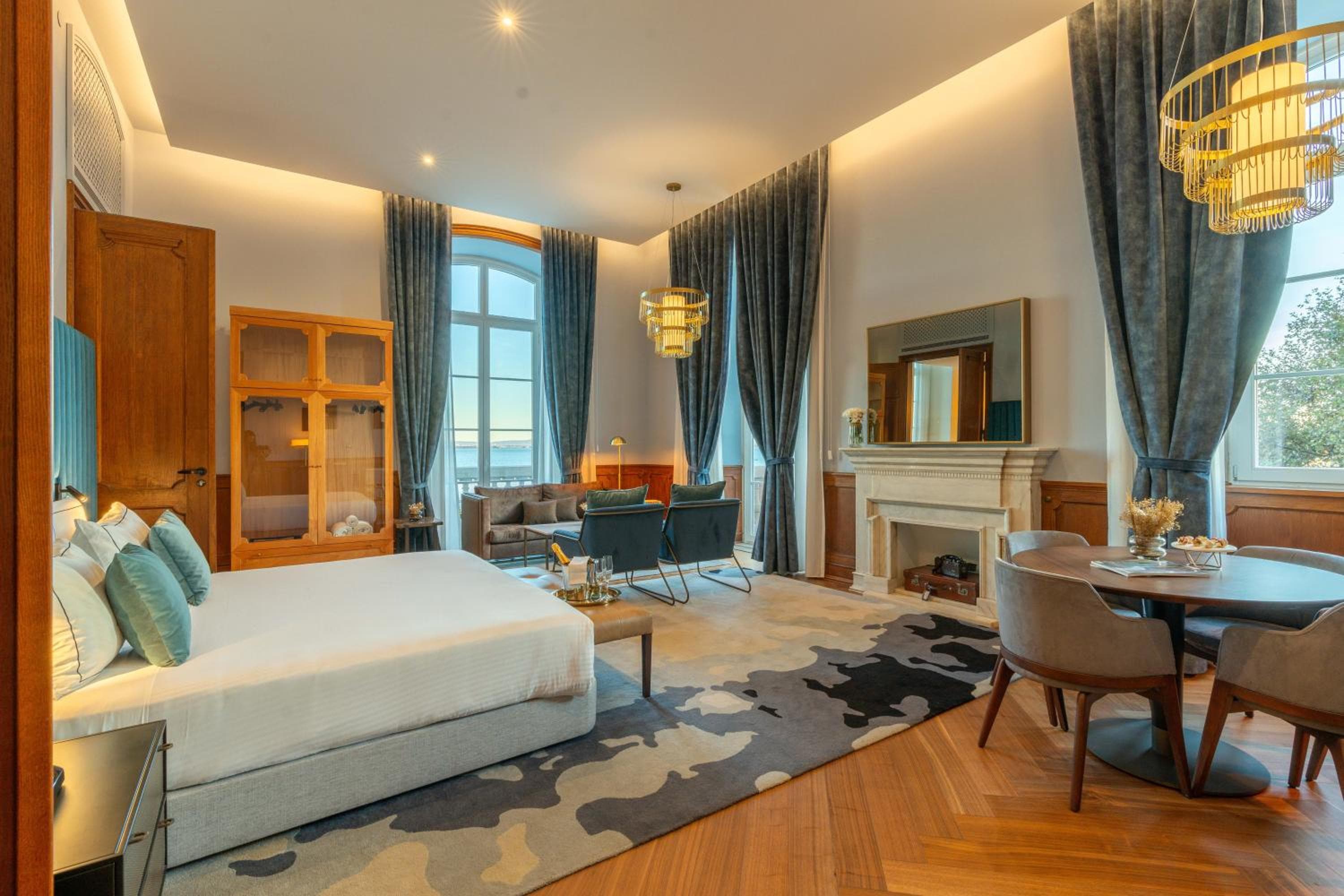 The Editory Riverside Hotel, an Historic Hotel — 12