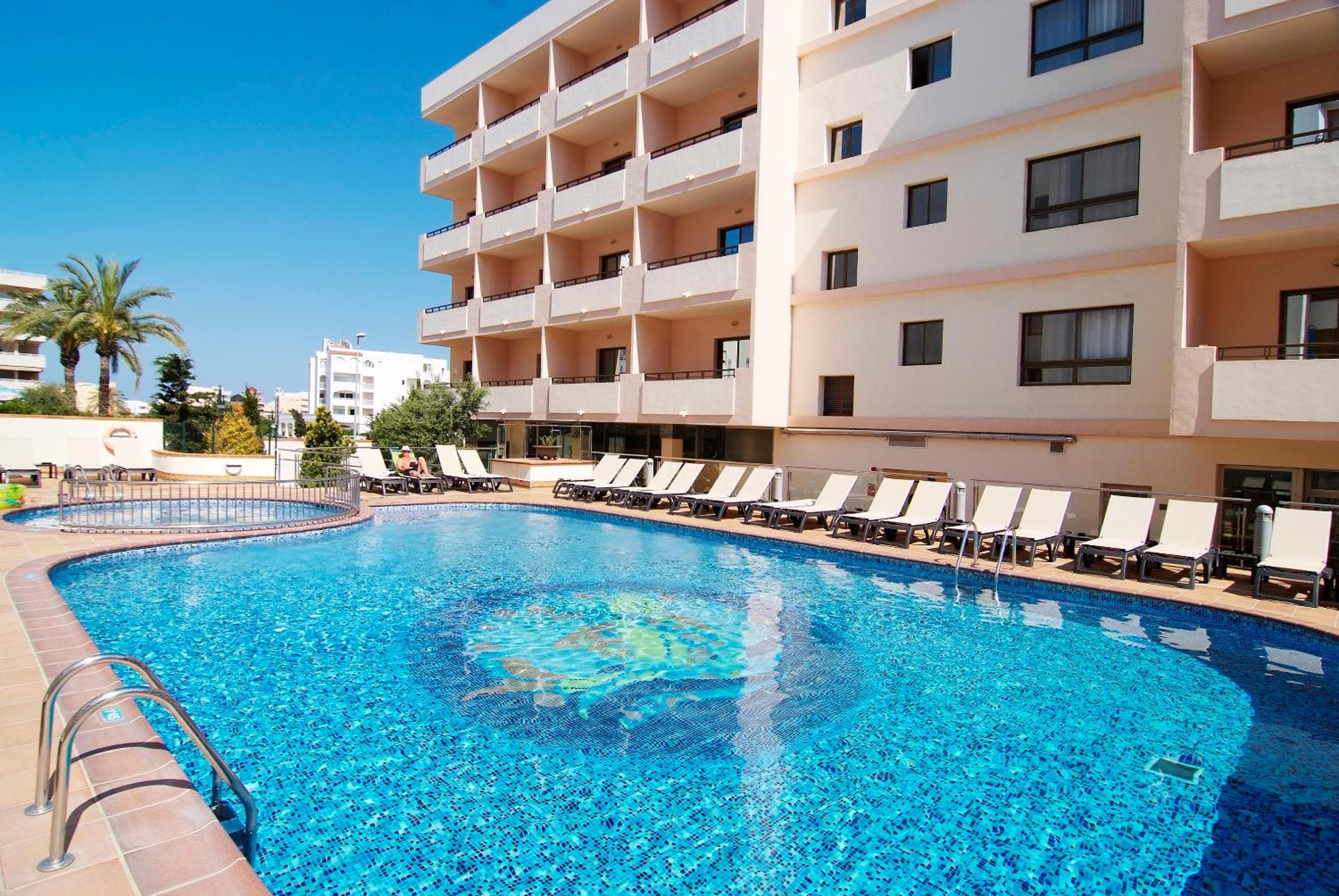 Visita l'Hotel La Cala — 30