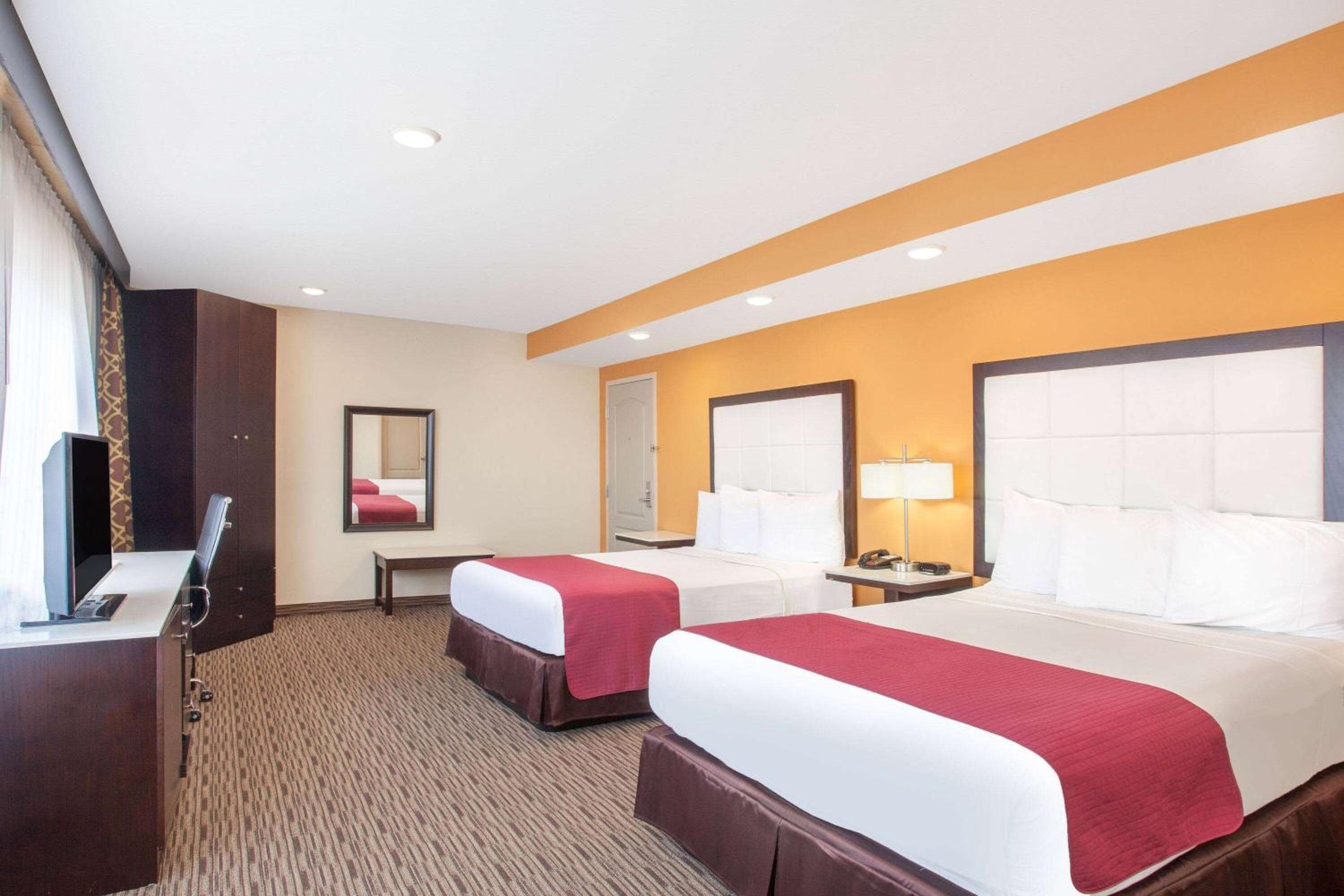 Ramada by Wyndham Culver City — 11