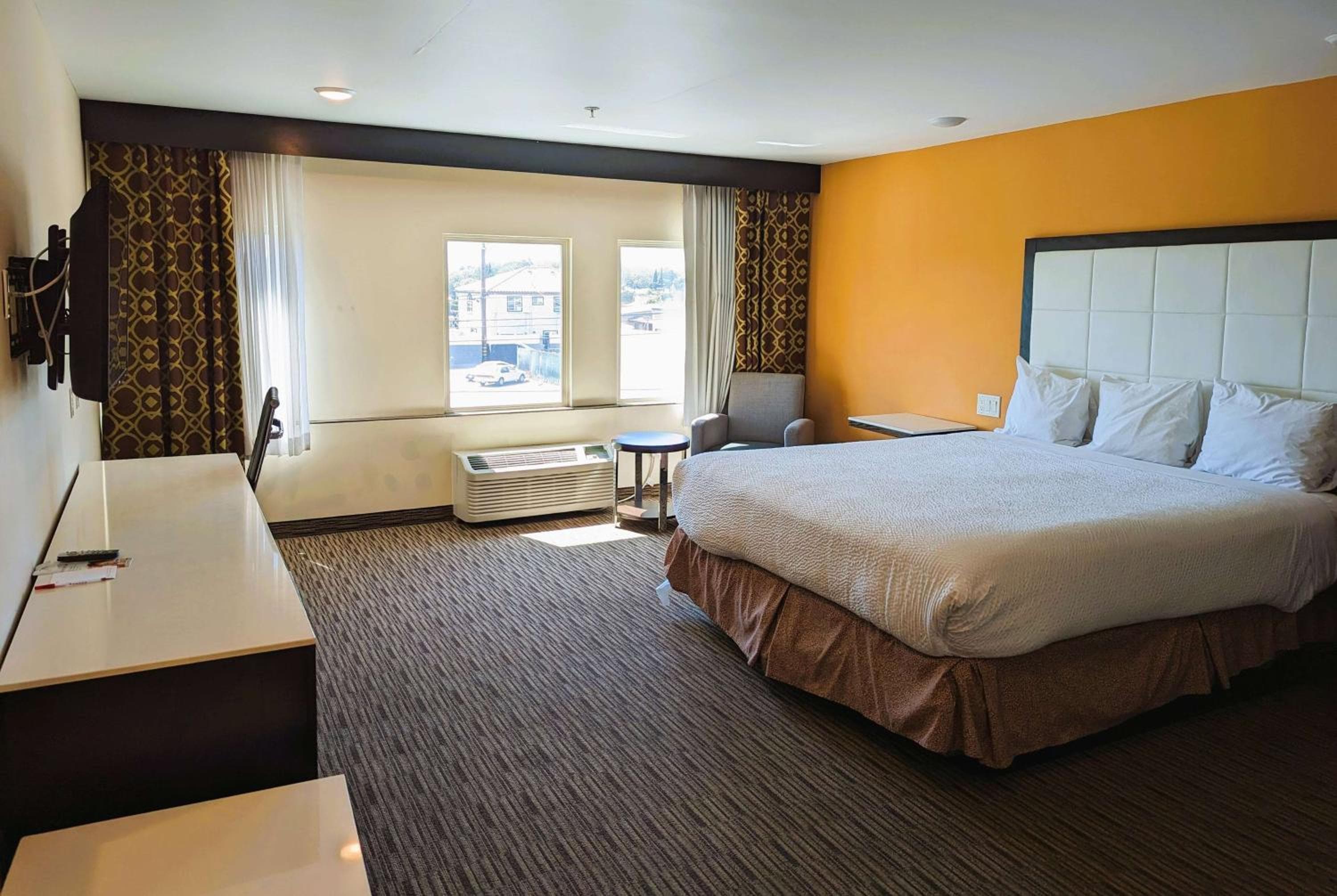 Ramada by Wyndham Culver City — 17