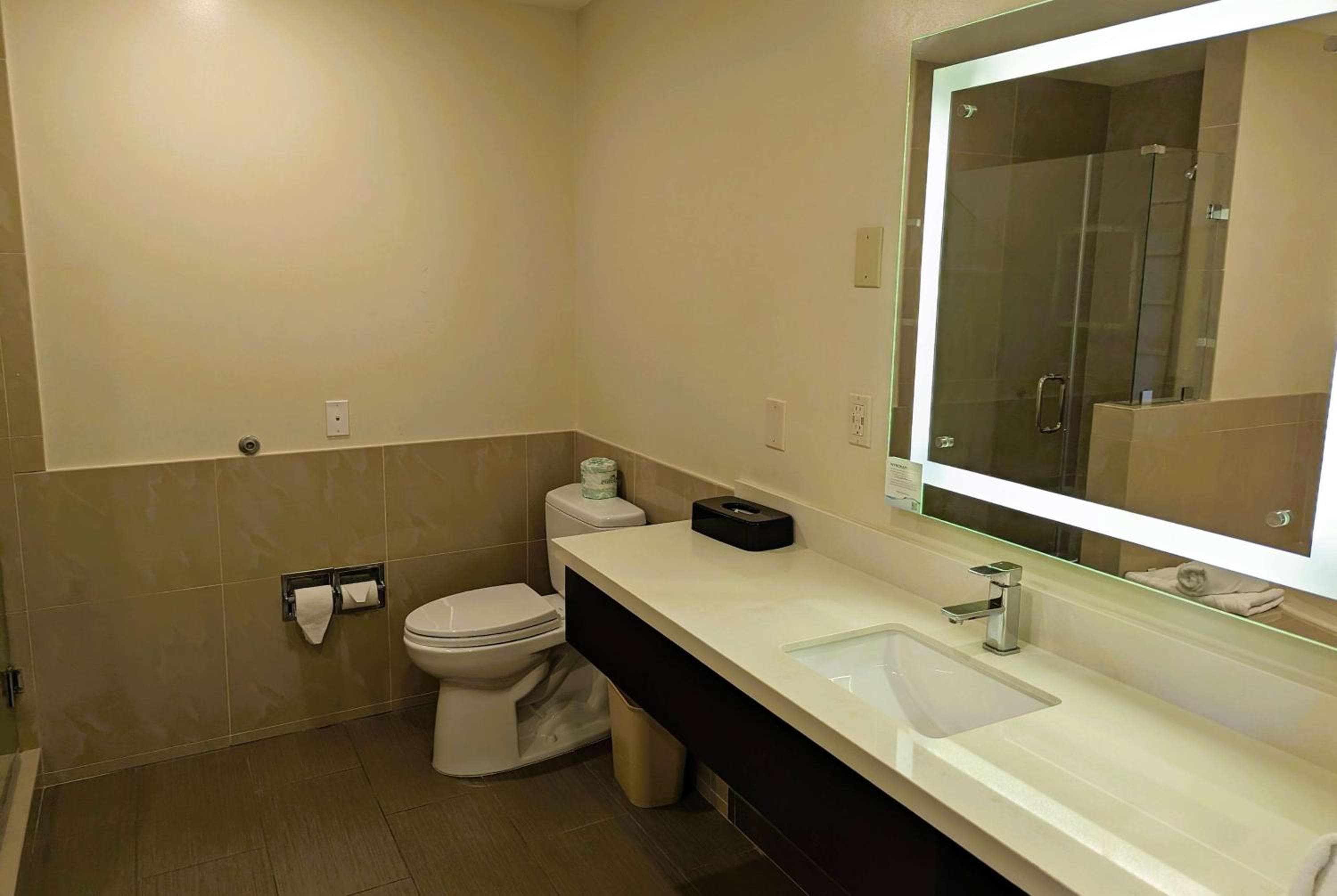 Ramada by Wyndham Culver City — 18