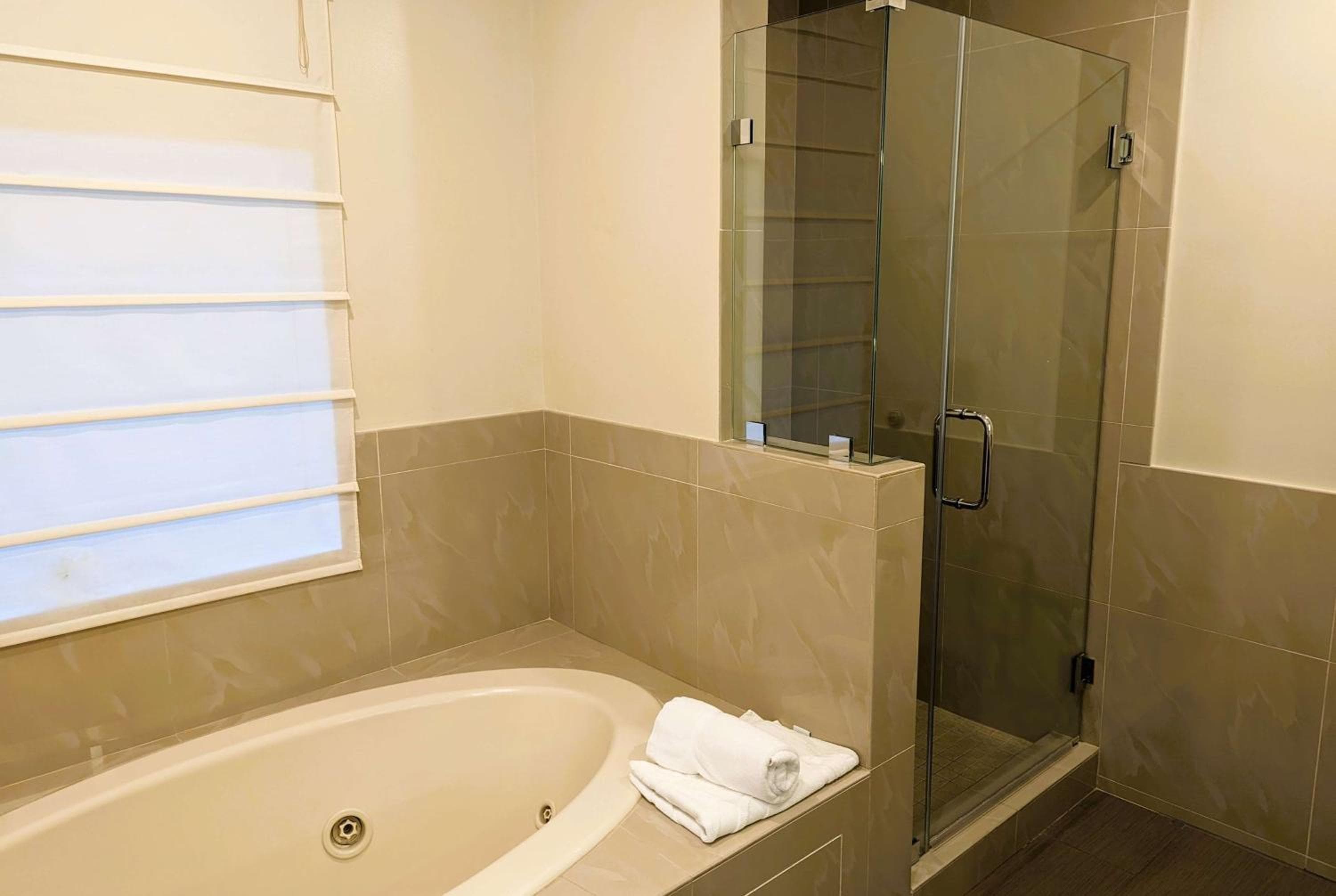 Ramada by Wyndham Culver City — 19