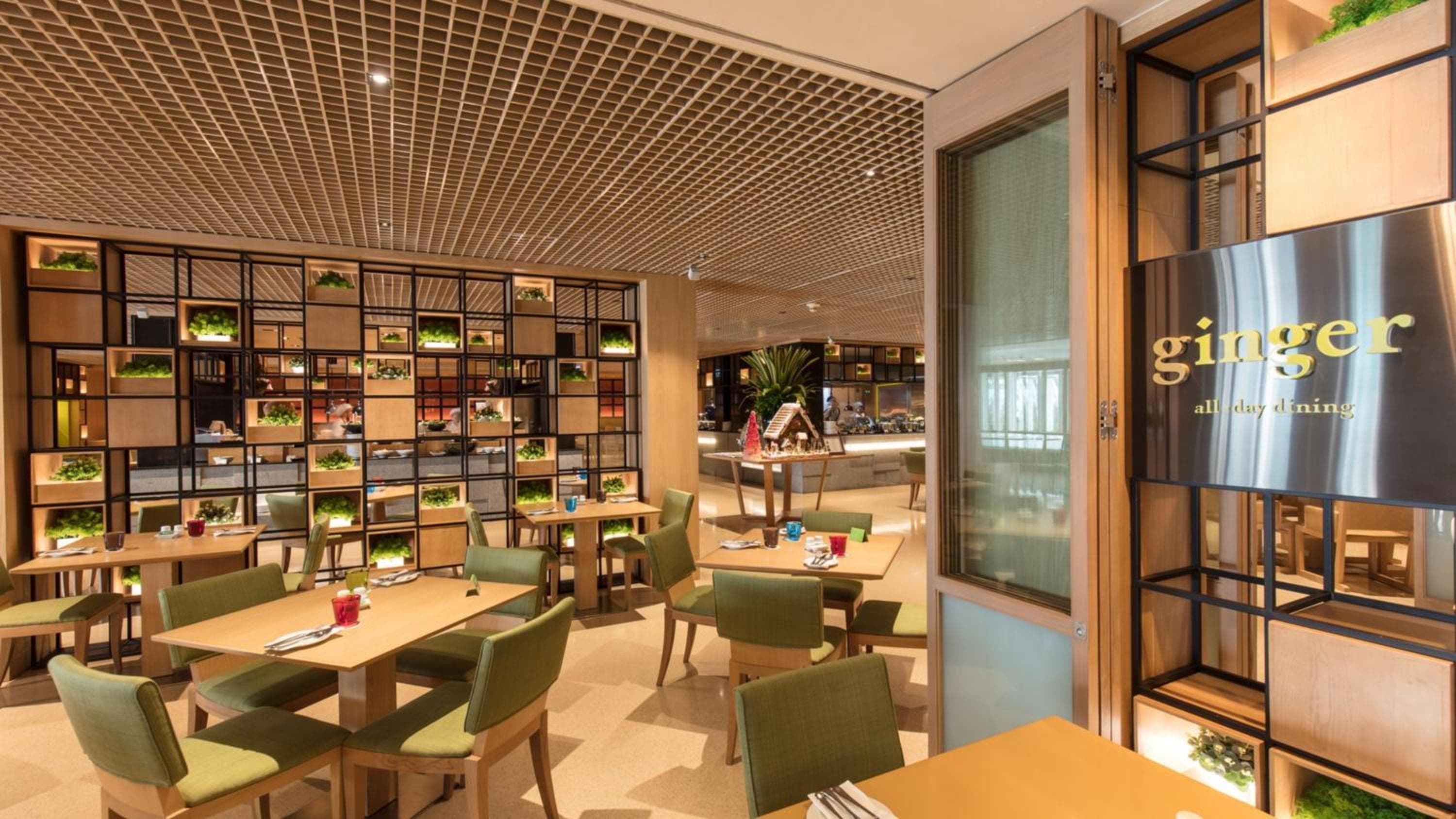 Holiday Inn Bangkok by IHG — 8