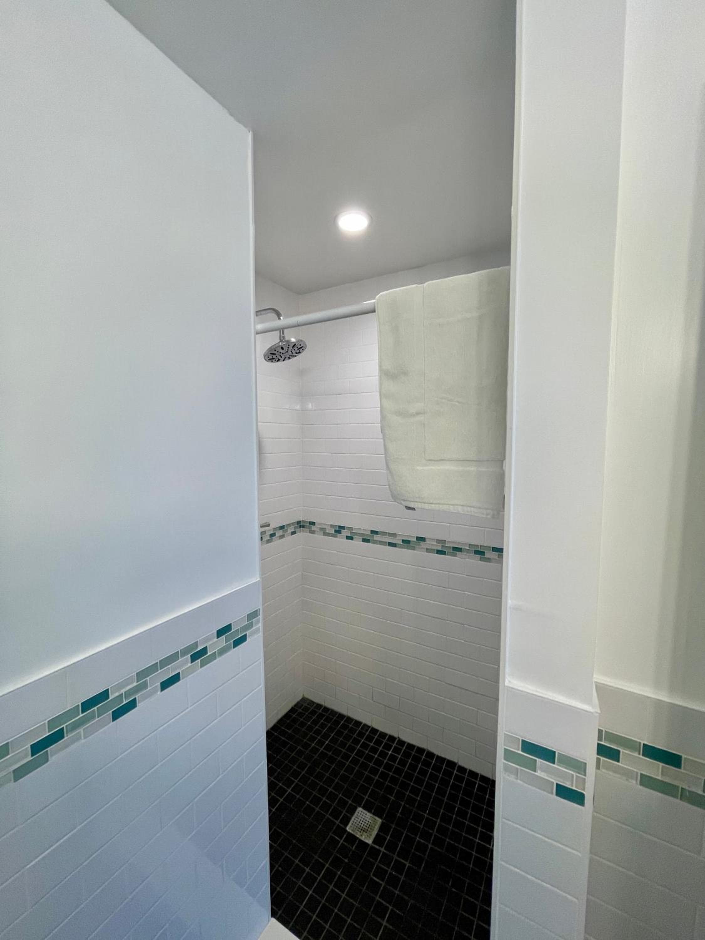 Nobleton Hotel — 17