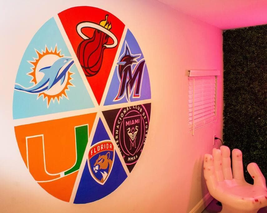 Unique Miami Art Escape w/ HotTub, Arcade & Murals — 19