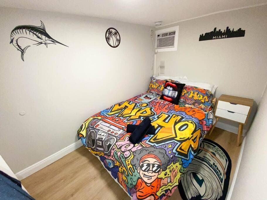 Unique Miami Art Escape w/ HotTub, Arcade & Murals — 9