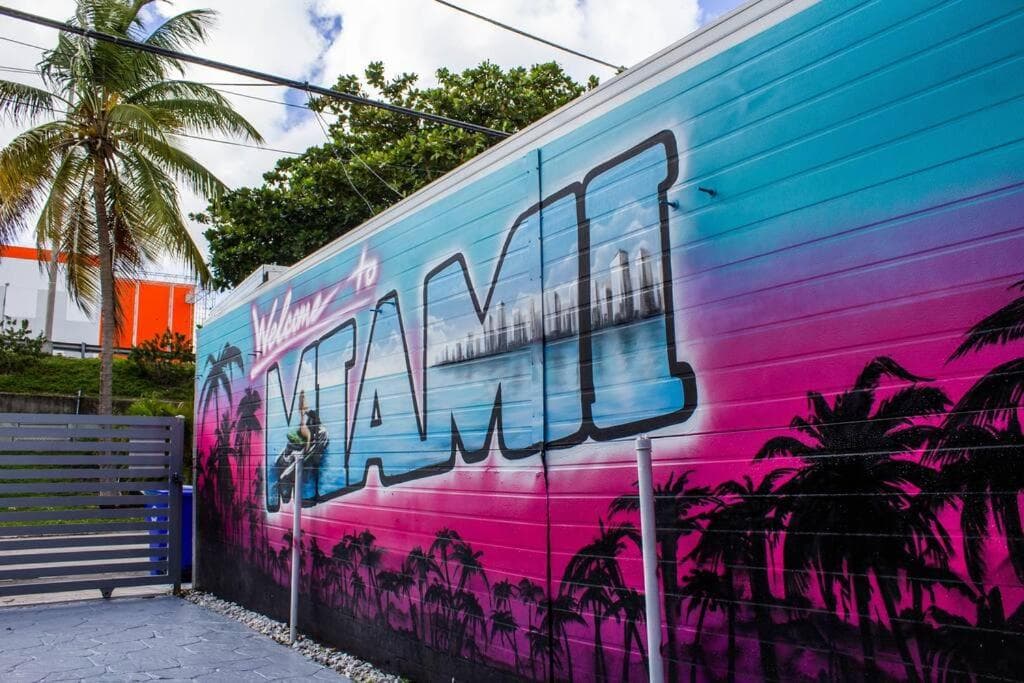 Unique Miami Art Escape w/ HotTub, Arcade & Murals — 15