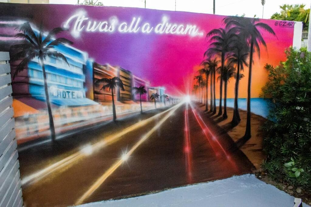 Unique Miami Art Escape w/ HotTub, Arcade & Murals — 6