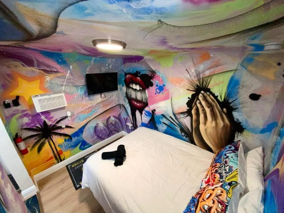 Cozy & Colorful Miami Art Canvas w/HotTub & Murals — 2