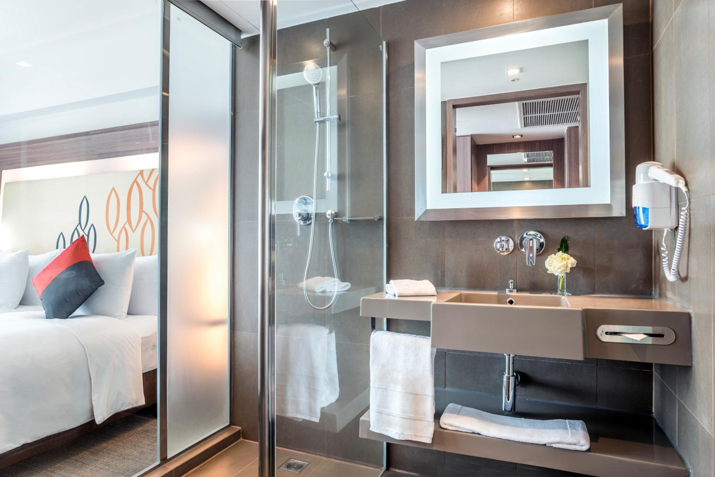 Hilton Garden Inn Bangkok Silom — 6