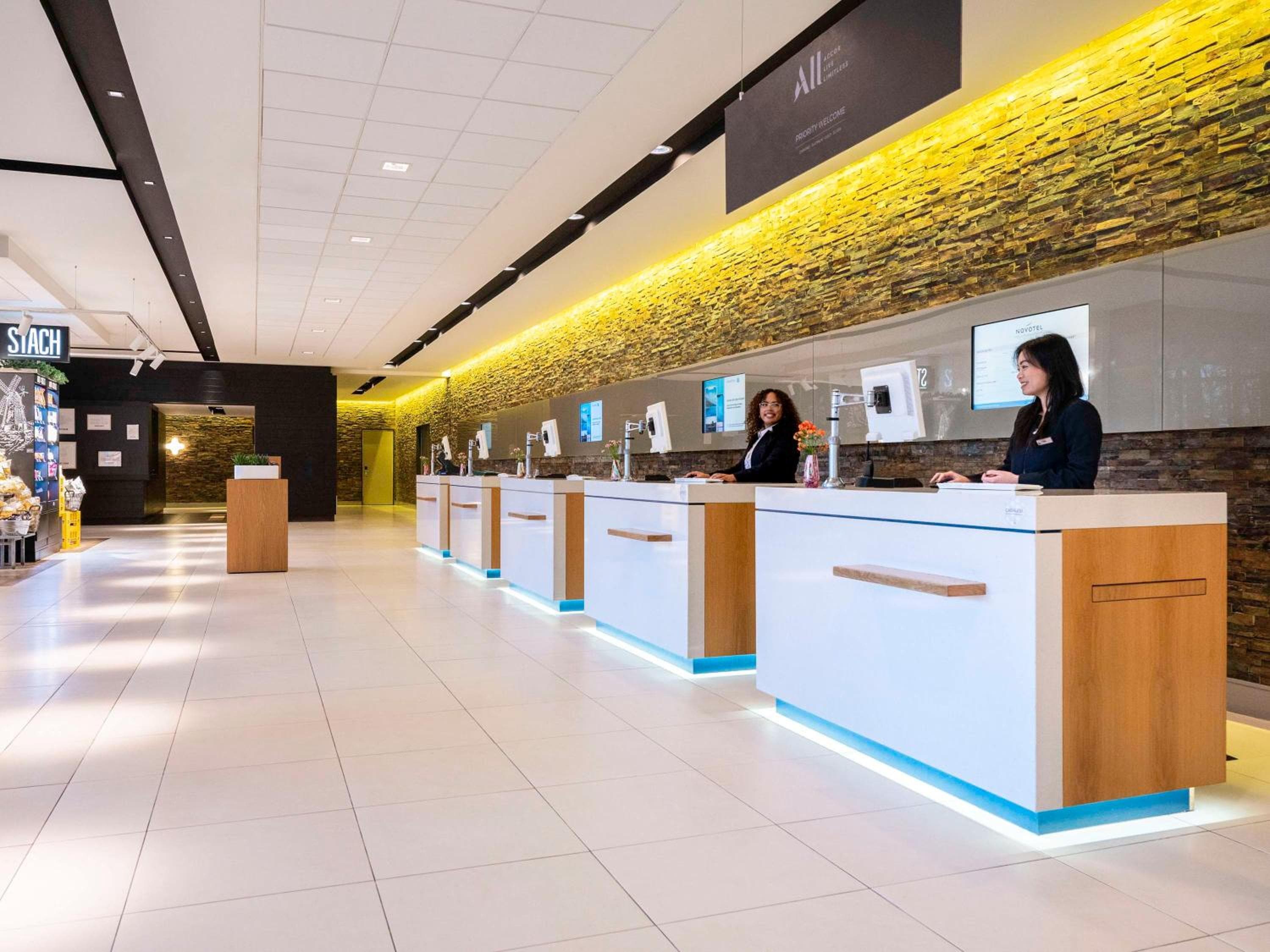 Novotel Amsterdam City — 10