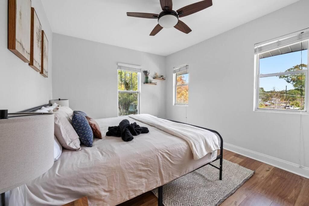 Spacious Modern Farmhouse w/ Private Patio & BBQ! — 30