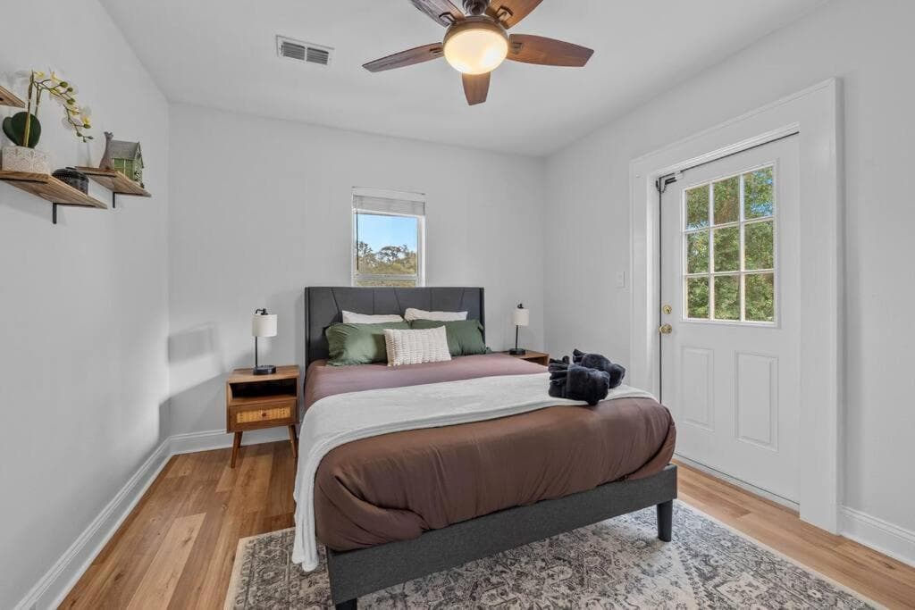 Spacious Modern Farmhouse w/ Private Patio & BBQ! — 13