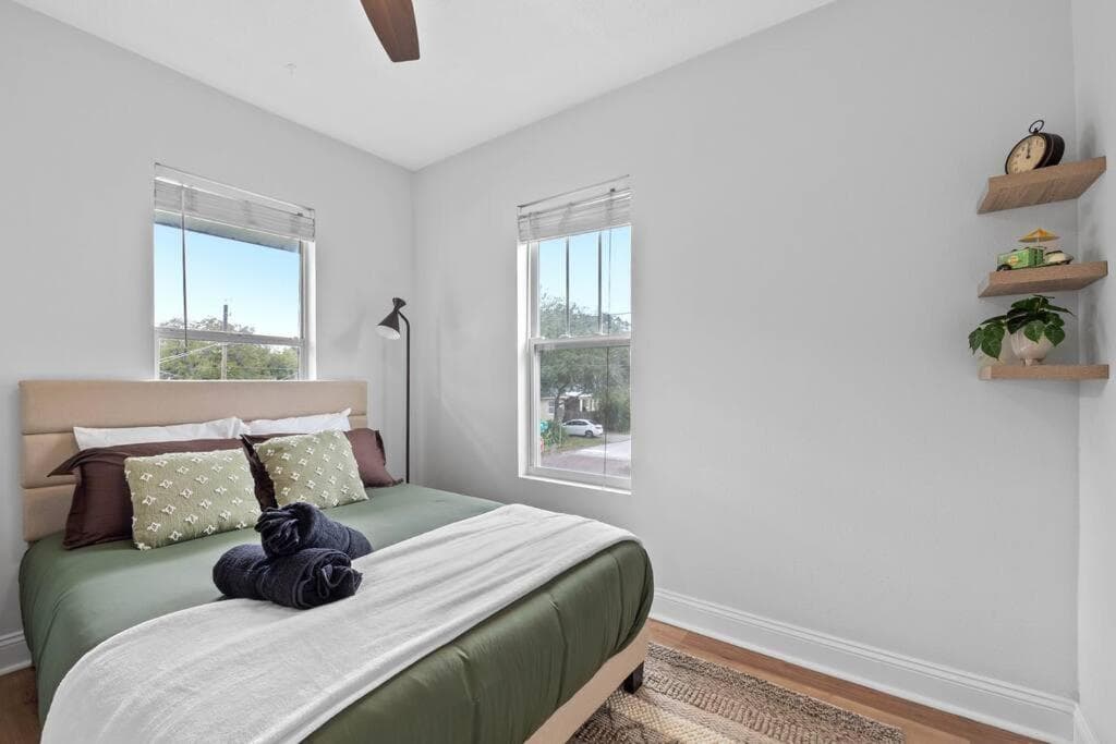 Spacious Modern Farmhouse w/ Private Patio & BBQ! — 8