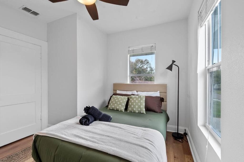Spacious Modern Farmhouse w/ Private Patio & BBQ! — 11
