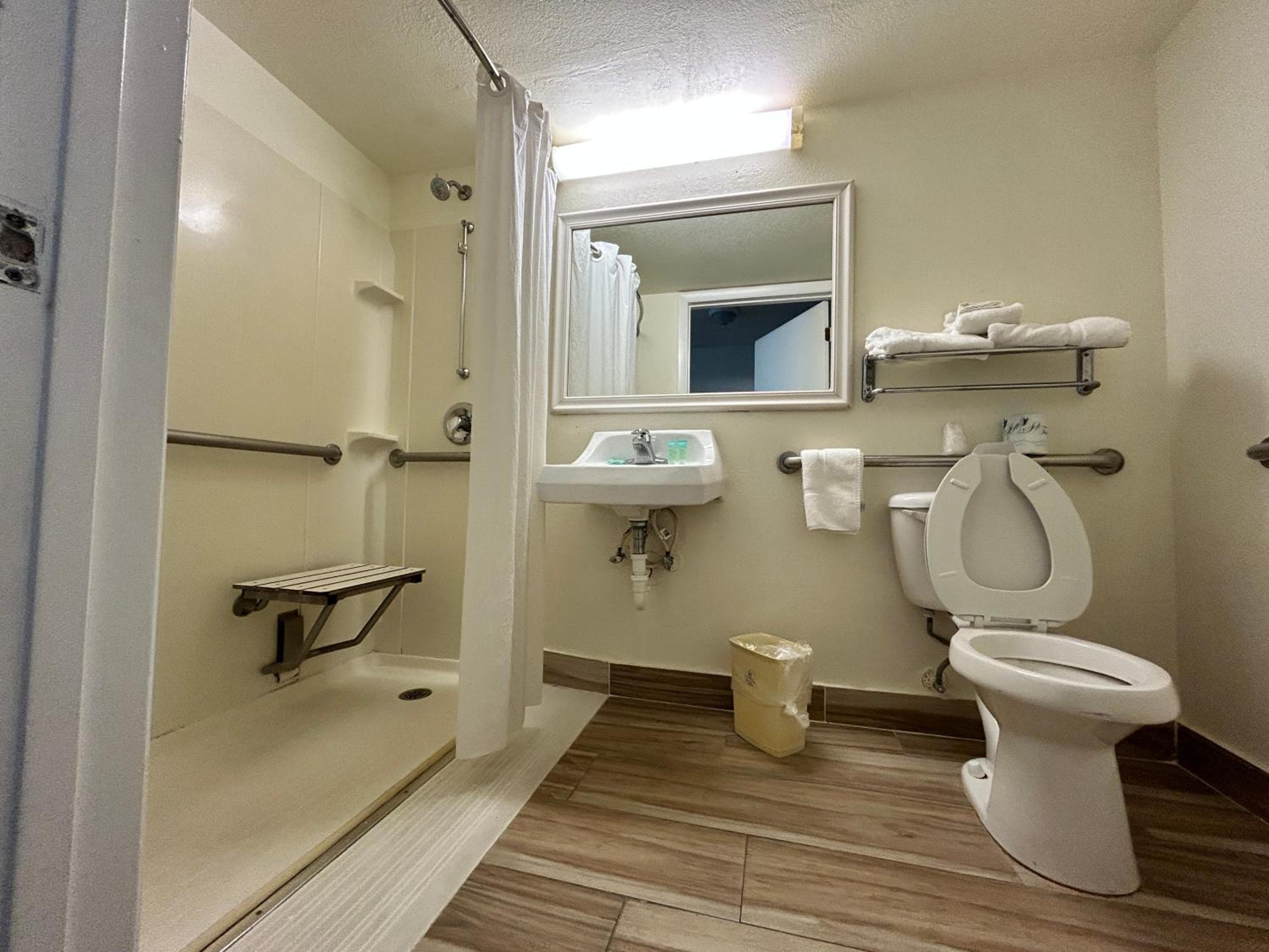 Monumental Movieland Hotel — 17