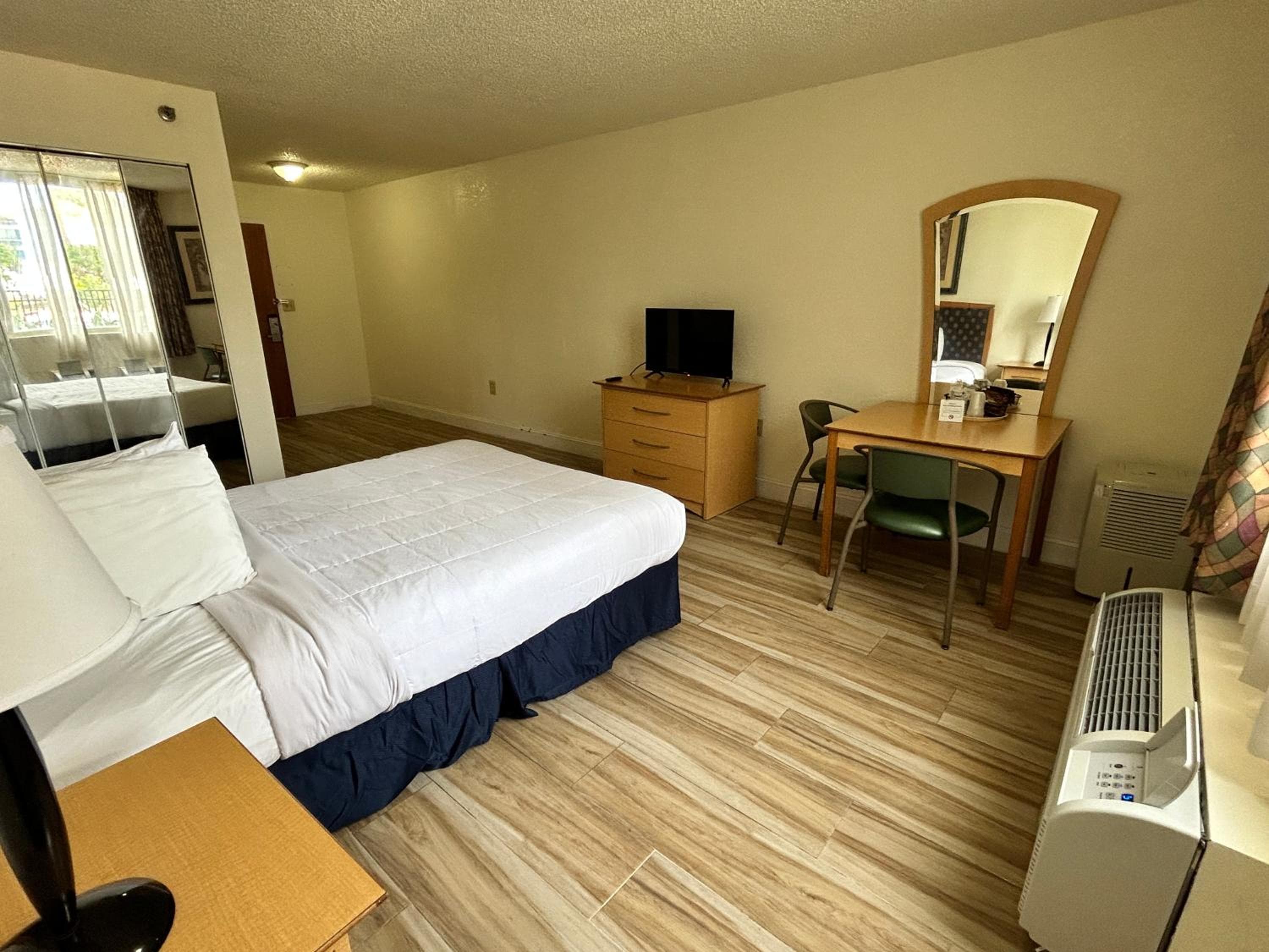 Monumental Movieland Hotel — 20