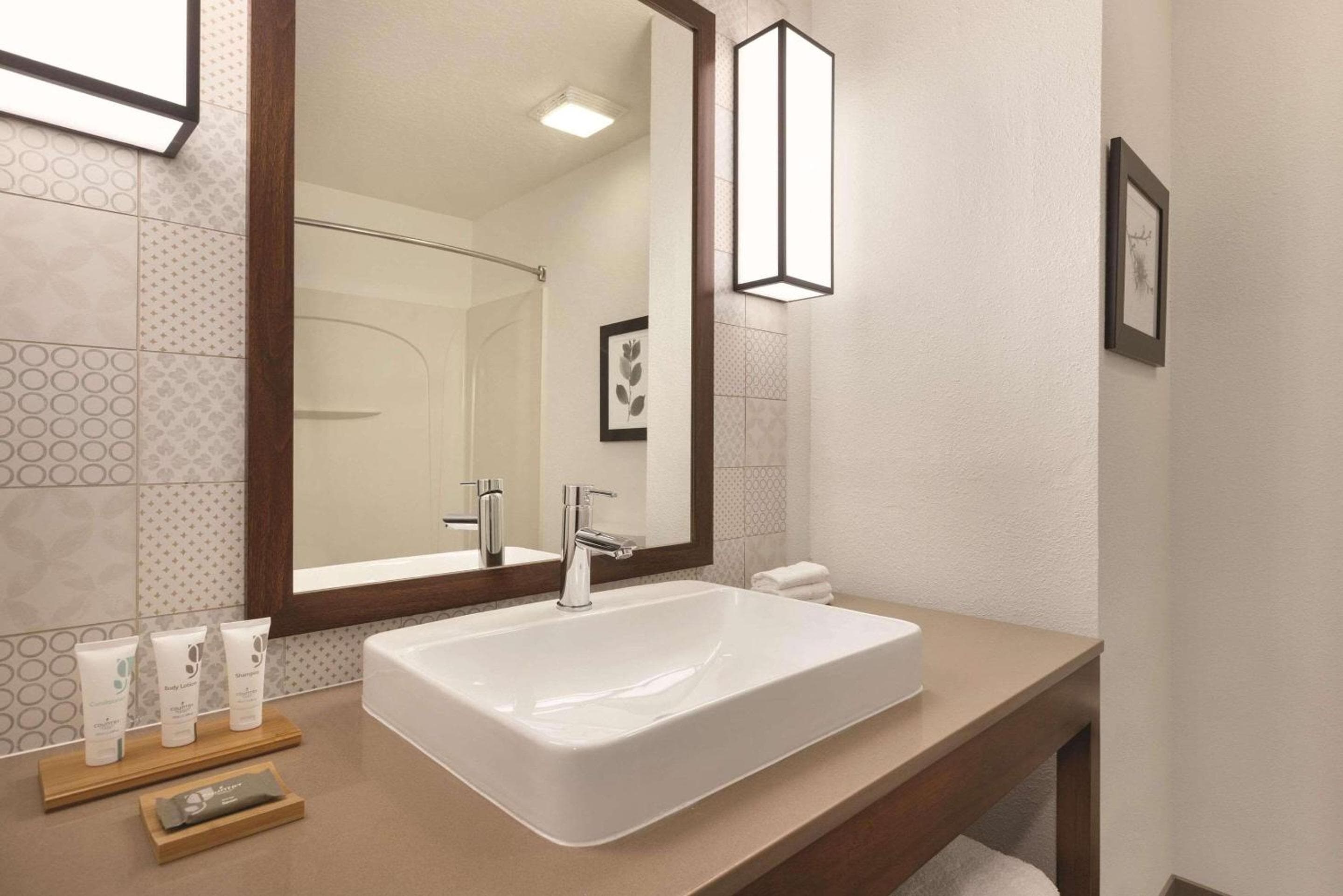 Country Inn & Suites by Radisson, Tampa Estadio RJ — 11