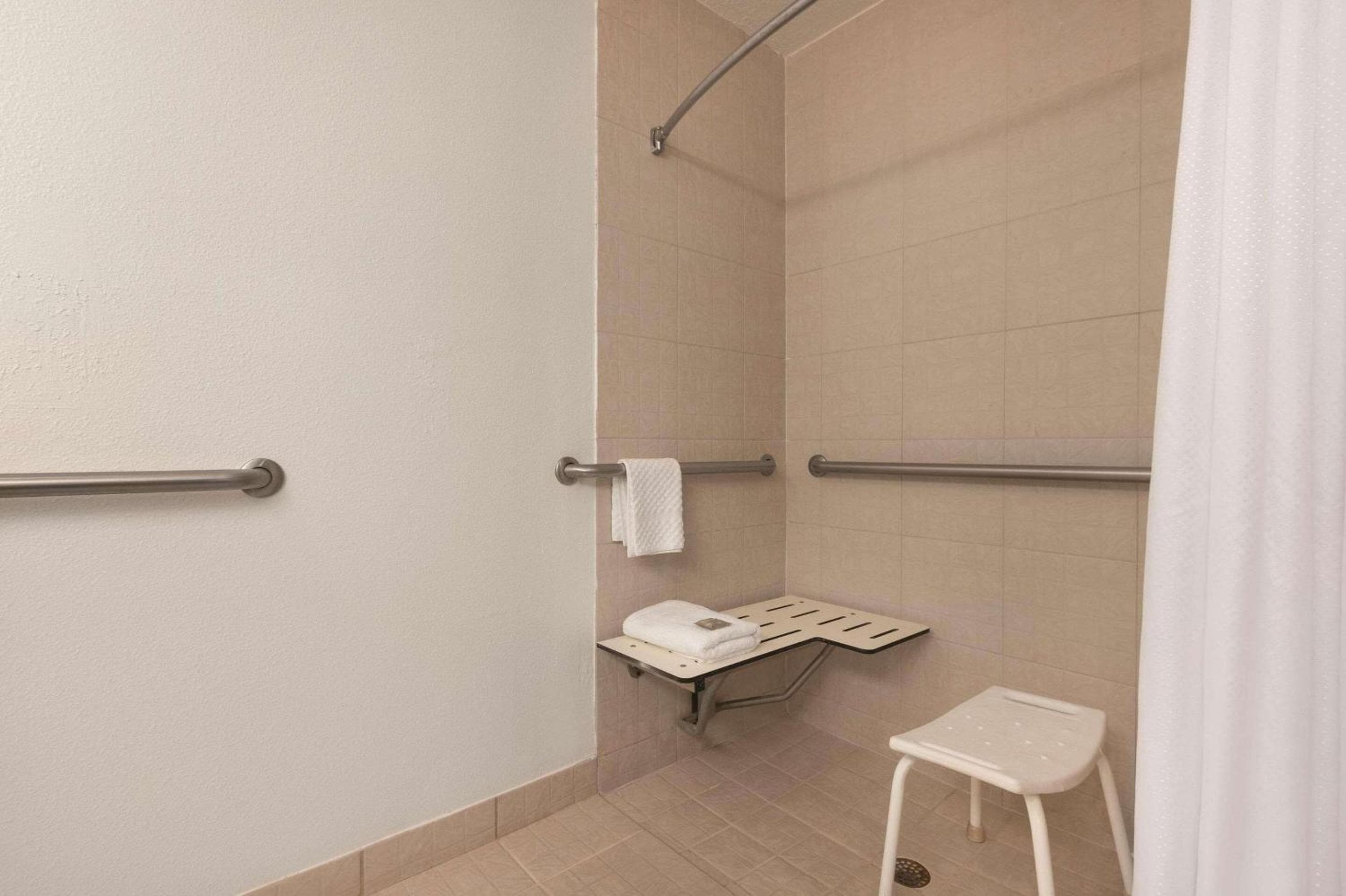 Country Inn & Suites by Radisson, Tampa Estadio RJ — 12