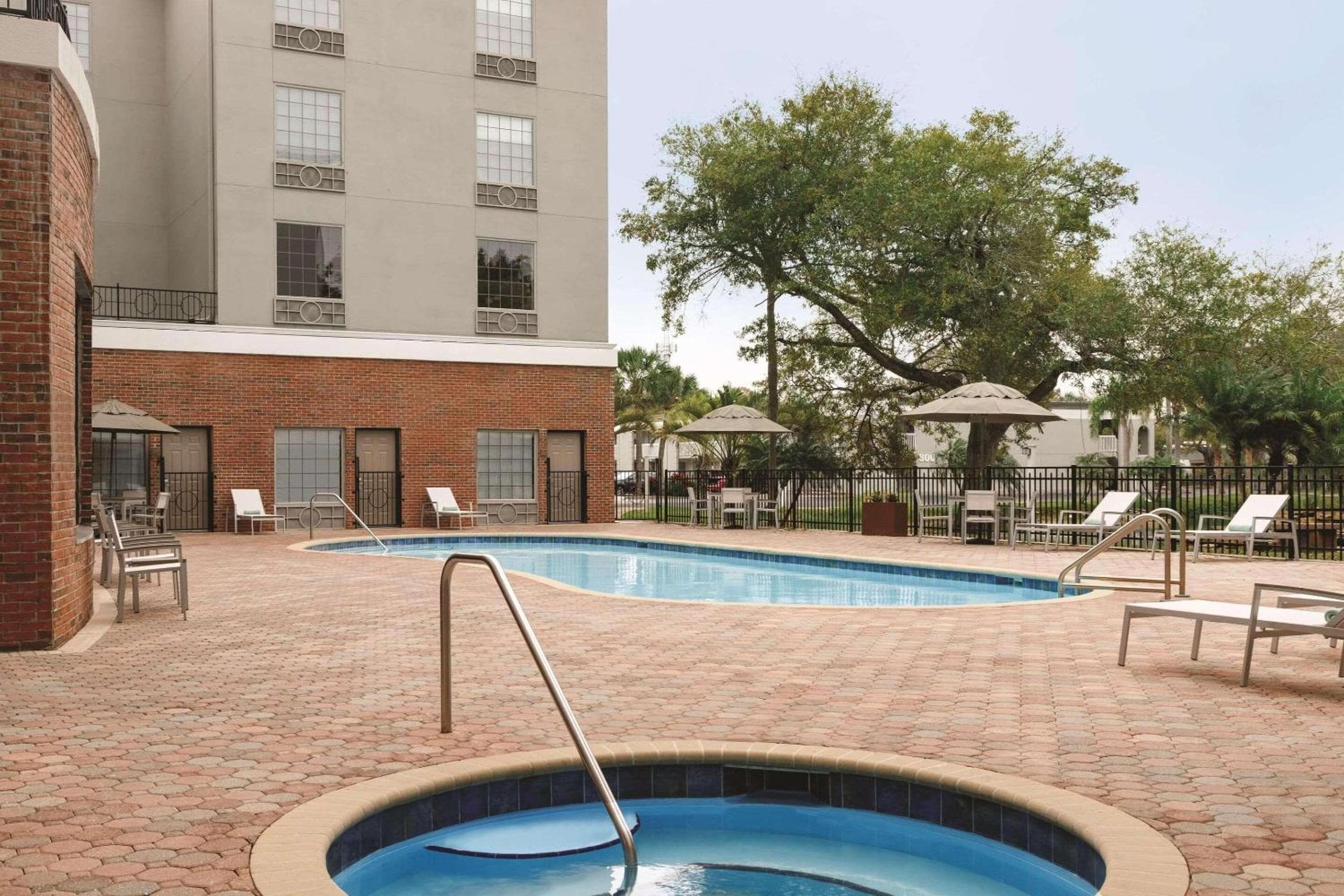 Country Inn & Suites by Radisson, Tampa Estadio RJ — 18