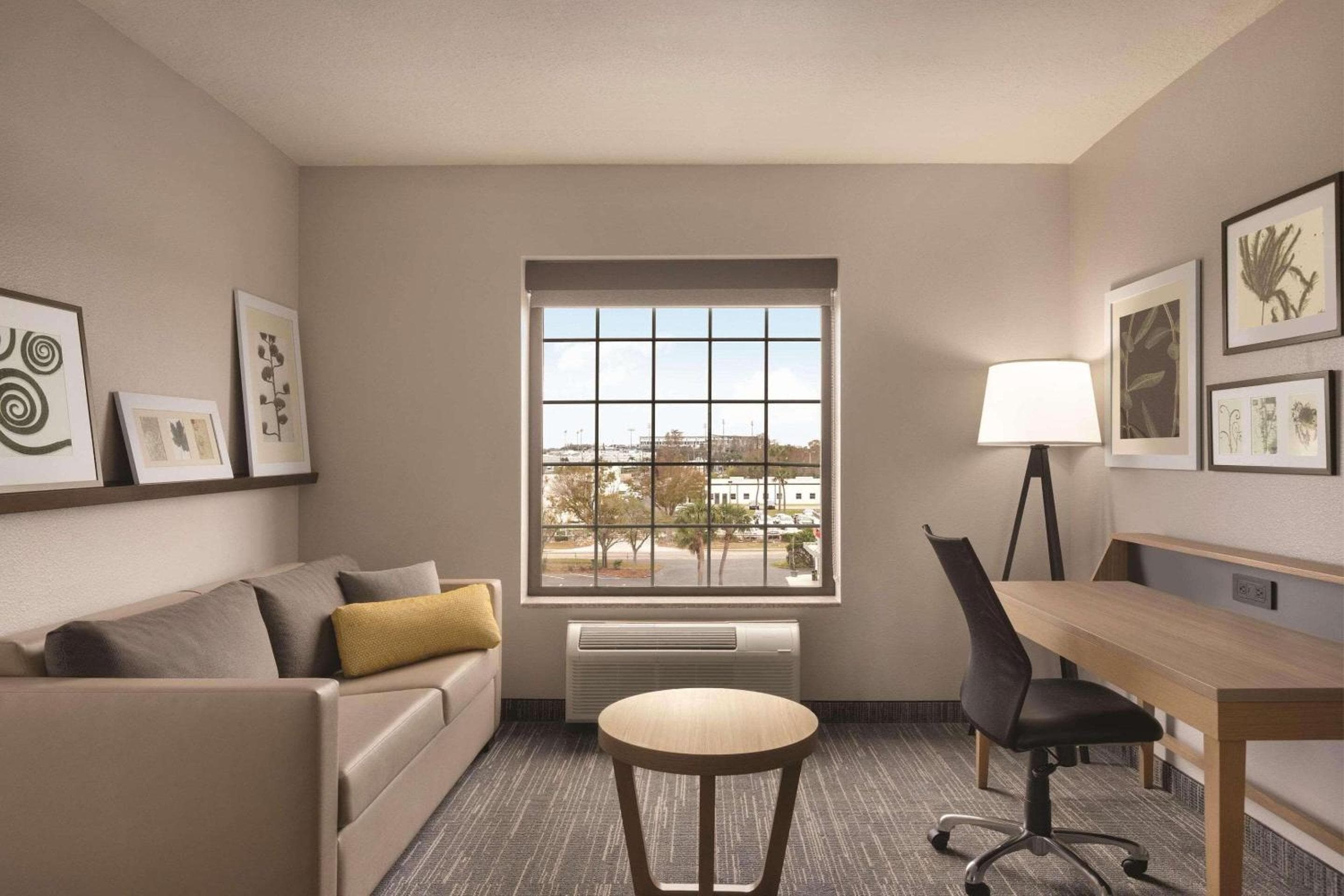 Country Inn & Suites by Radisson, Tampa Estadio RJ — 16