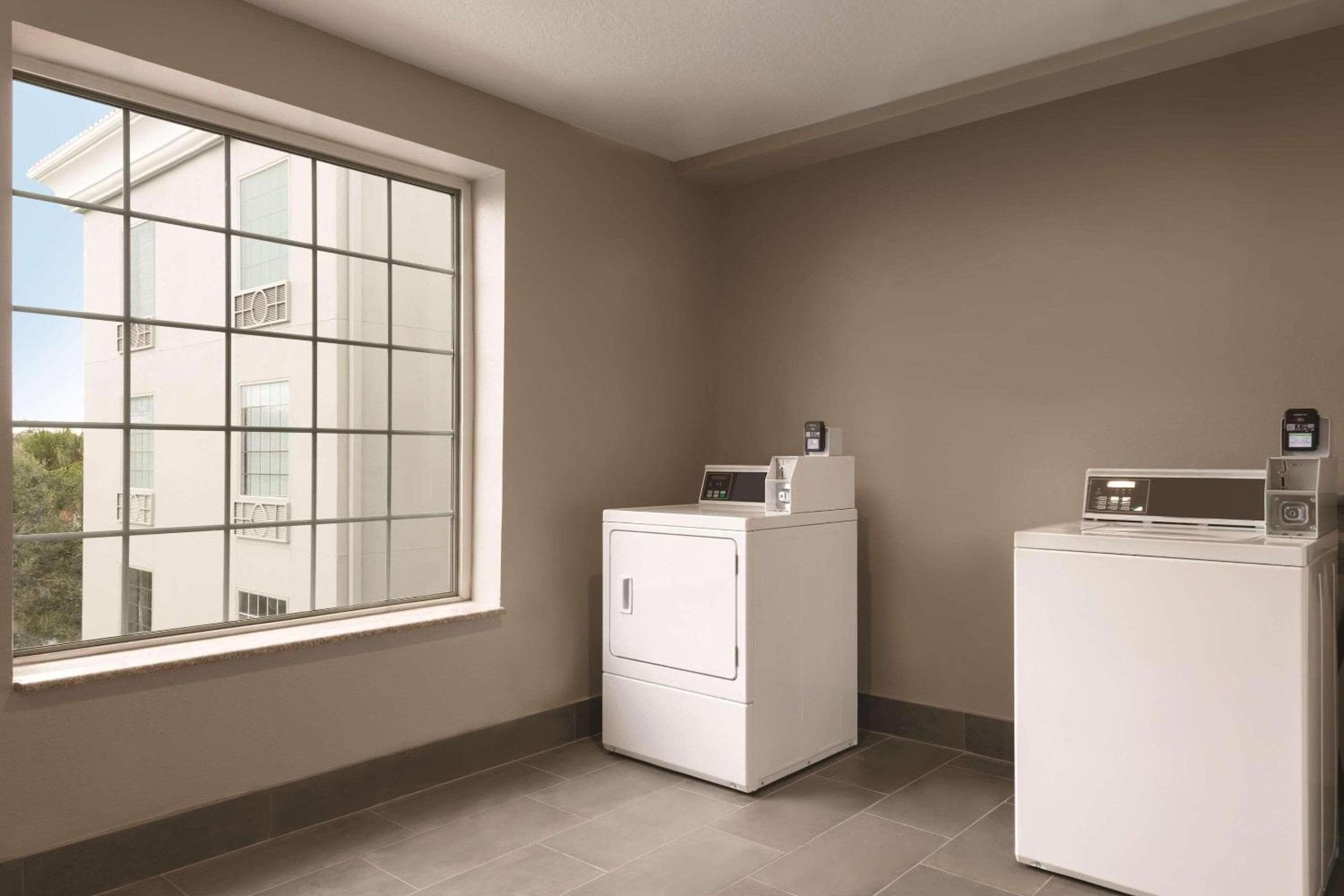 Country Inn & Suites by Radisson, Tampa Estadio RJ — 24
