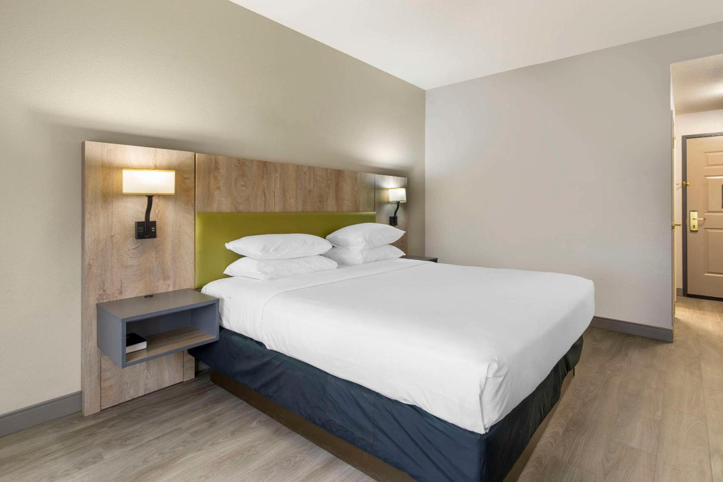 Country Inn & Suites by Radisson, Tampa Airport North, Florida — 6
