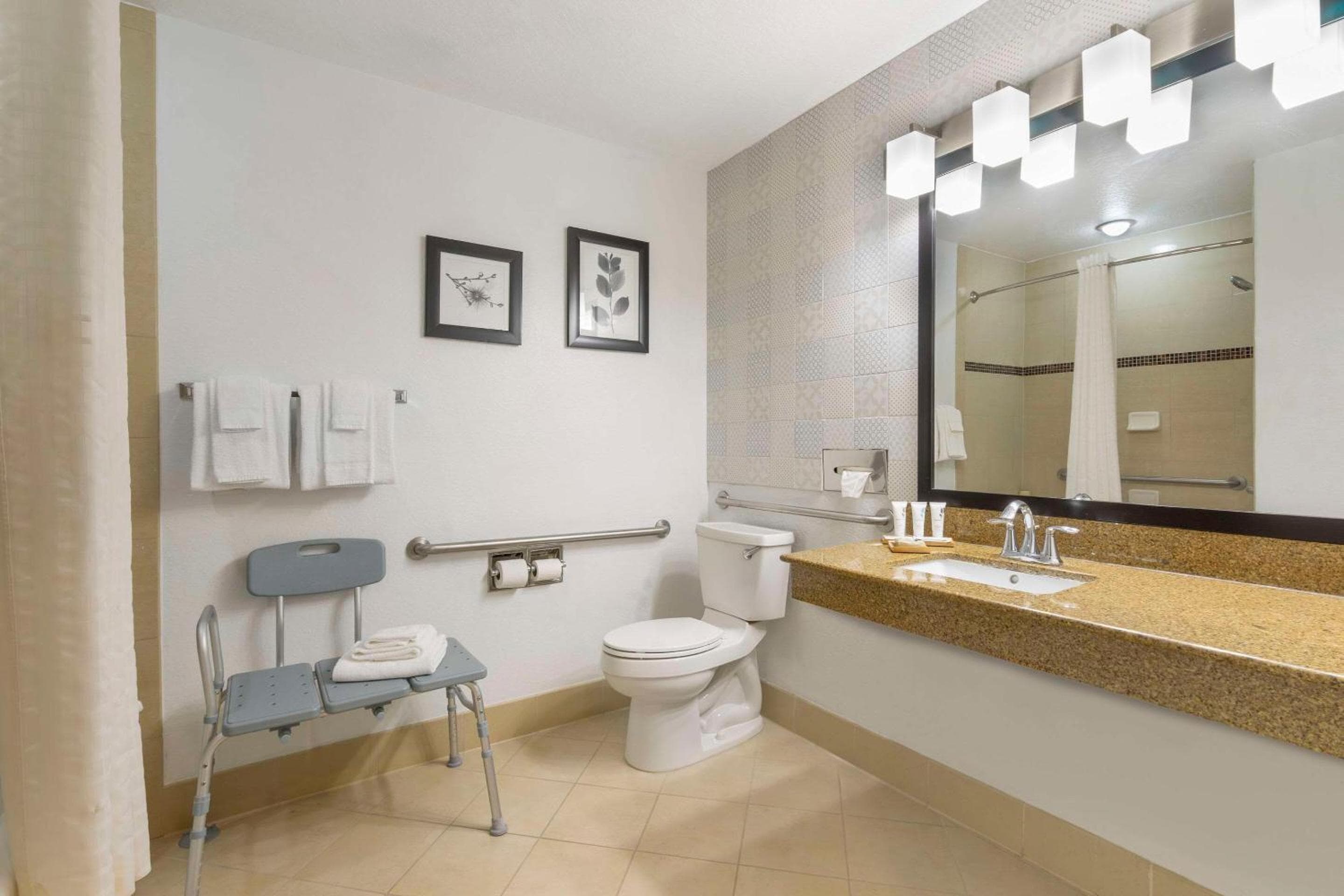 Country Inn & Suites by Radisson, Tampa Airport North, Florida — 10