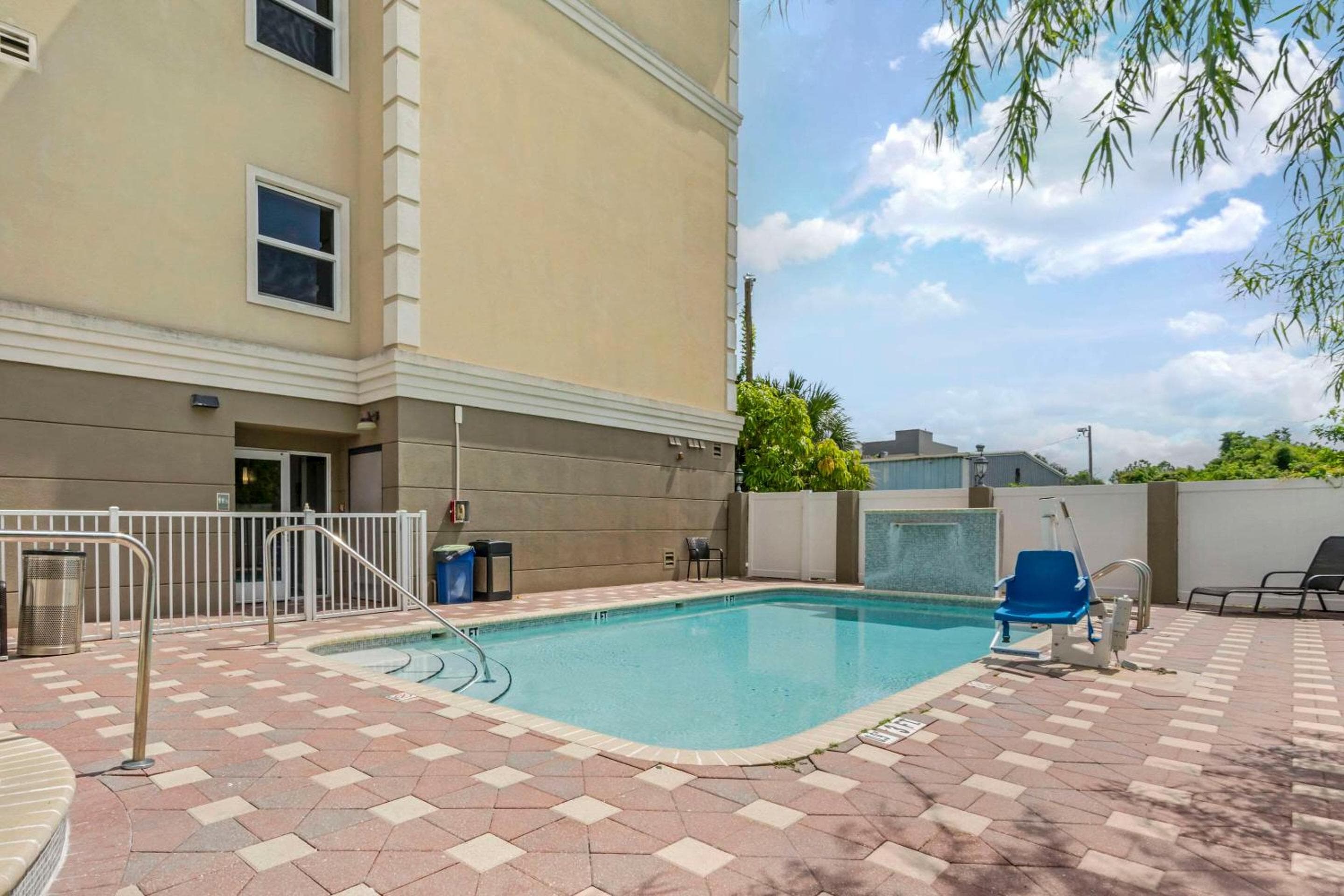 Country Inn & Suites by Radisson, Tampa Airport North, Florida — 15