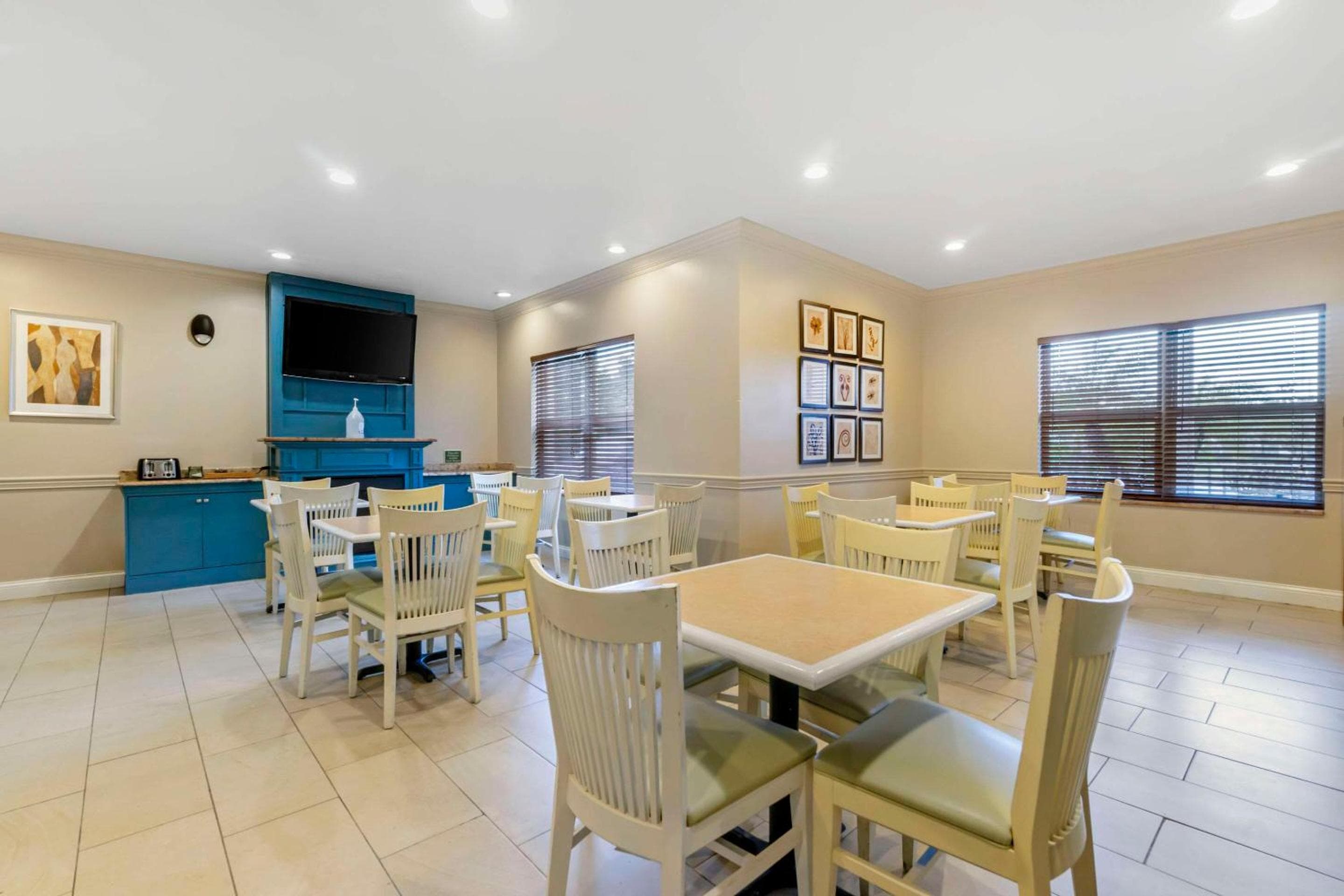 Country Inn & Suites by Radisson, Tampa Airport North, Florida — 21