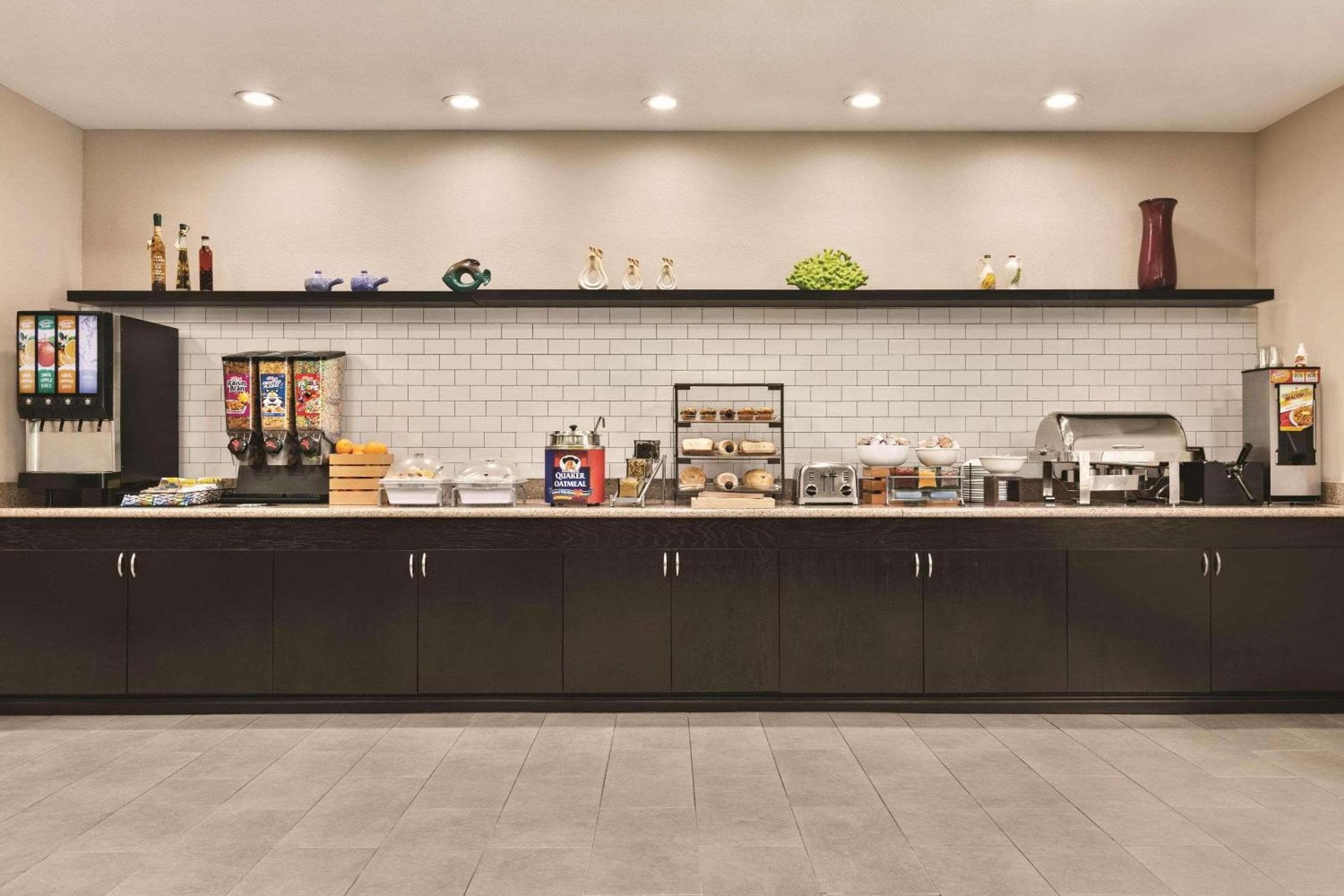 Country Inn & Suites by Radisson, Tampa-Brandon, FL — 29