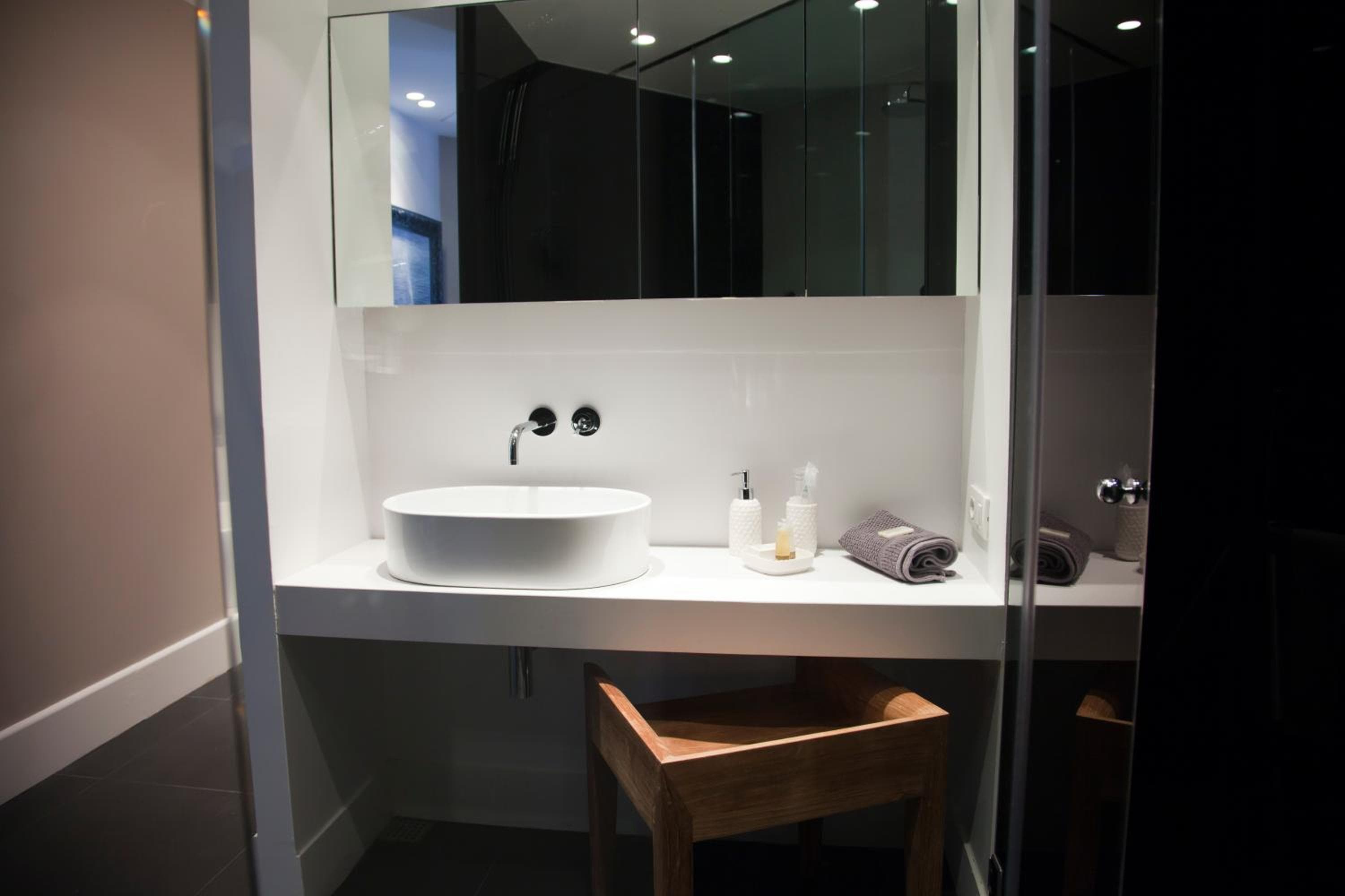 Alexandra Barcelona Hotel, Curio Collection by Hilton — 3