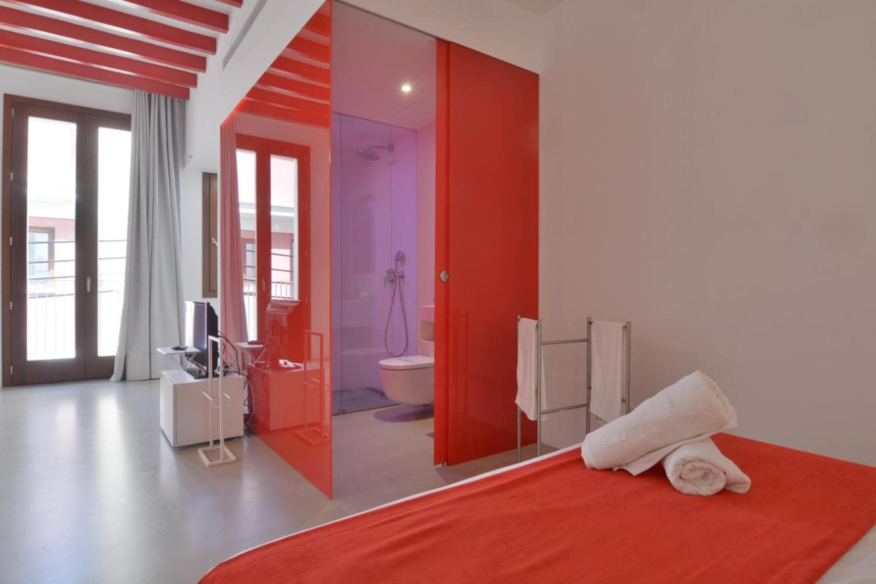 Apartamentos Lonja Suites — 9