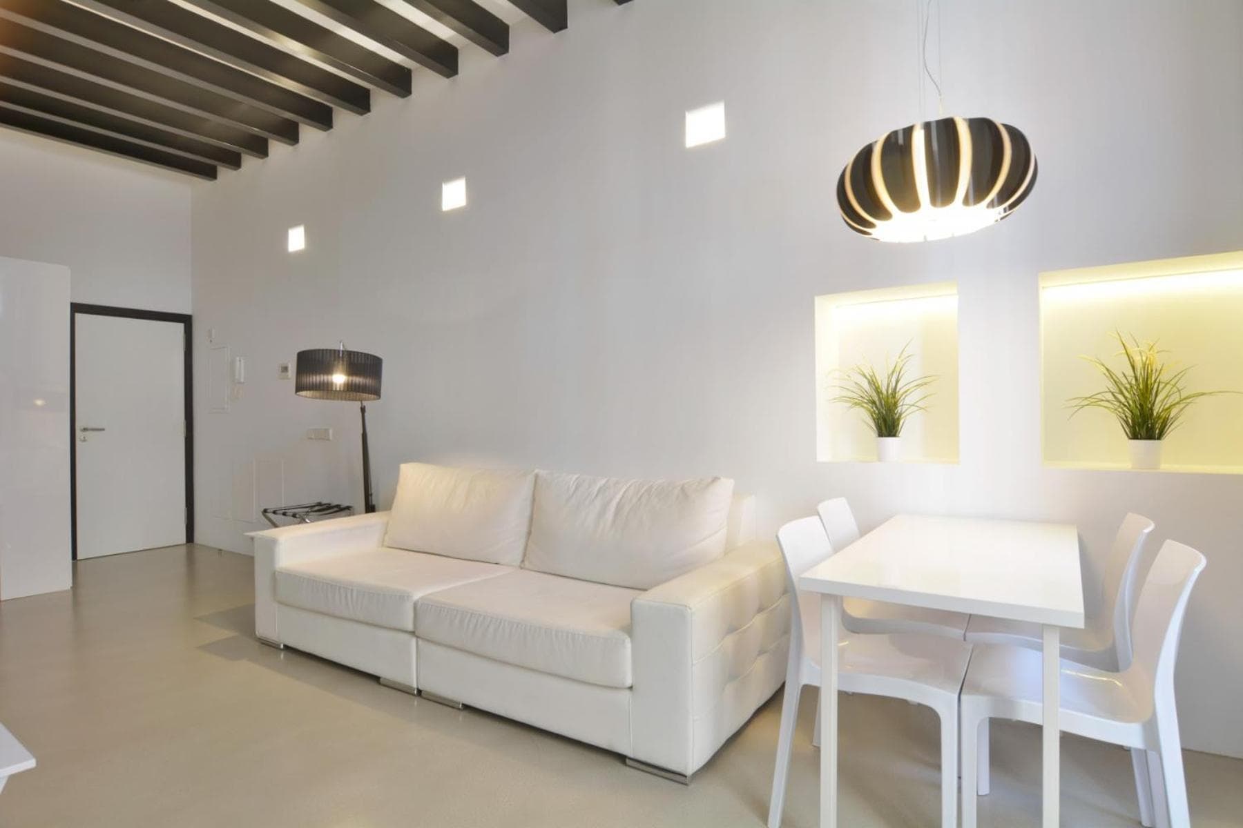 Apartamentos Lonja Suites — 26