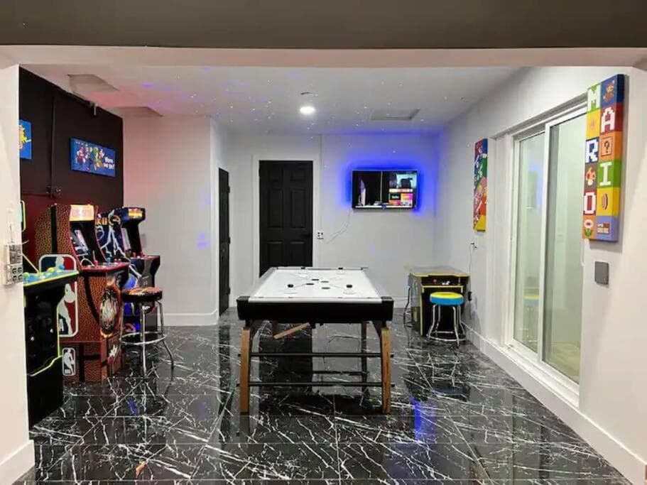 Indoor Basketball, Game Room, Heated Pool, Private — 19