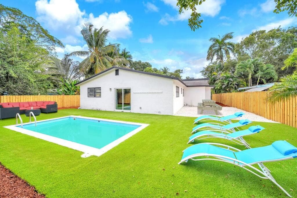 Indoor Basketball, Game Room, Heated Pool, Private — 4