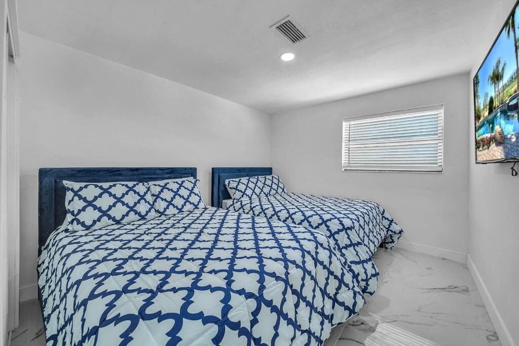 Indoor Basketball, Game Room, Heated Pool, Private — 13