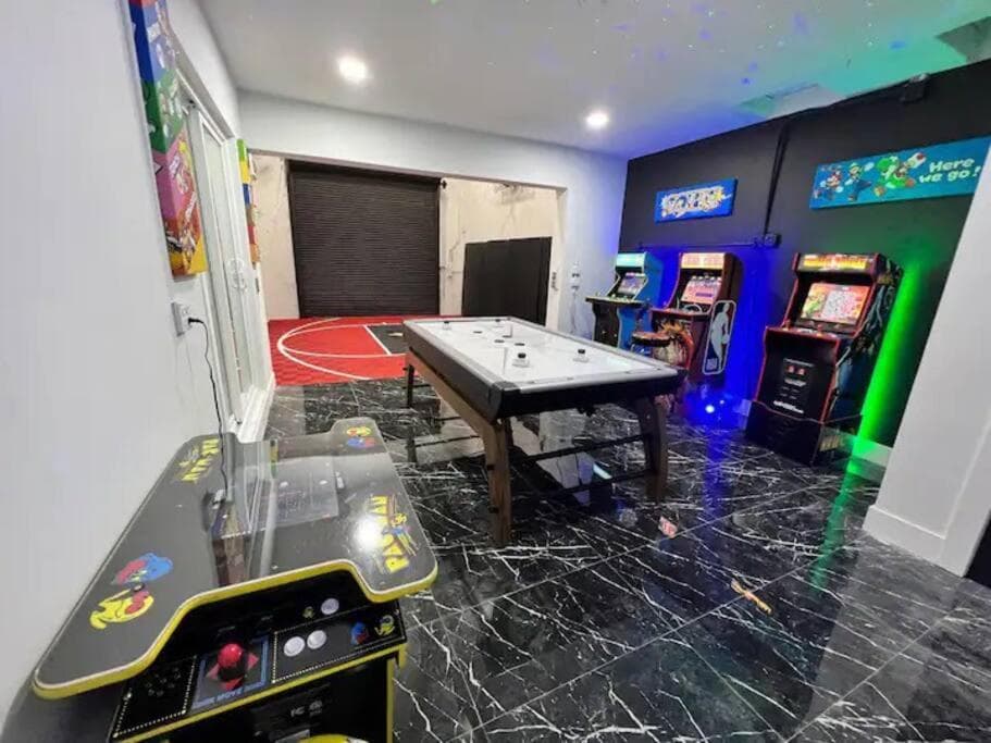 Indoor Basketball, Game Room, Heated Pool, Private — 25