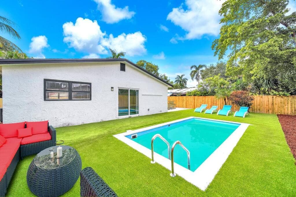 Indoor Basketball, Game Room, Heated Pool, Private — 12