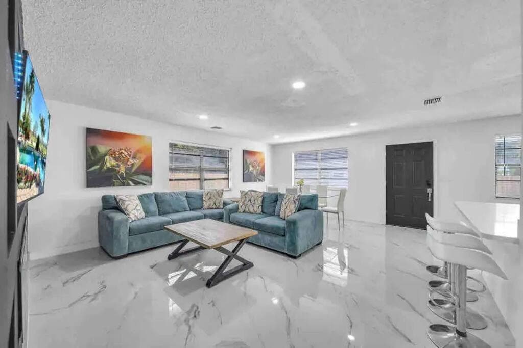 Indoor Basketball, Game Room, Heated Pool, Private — 11