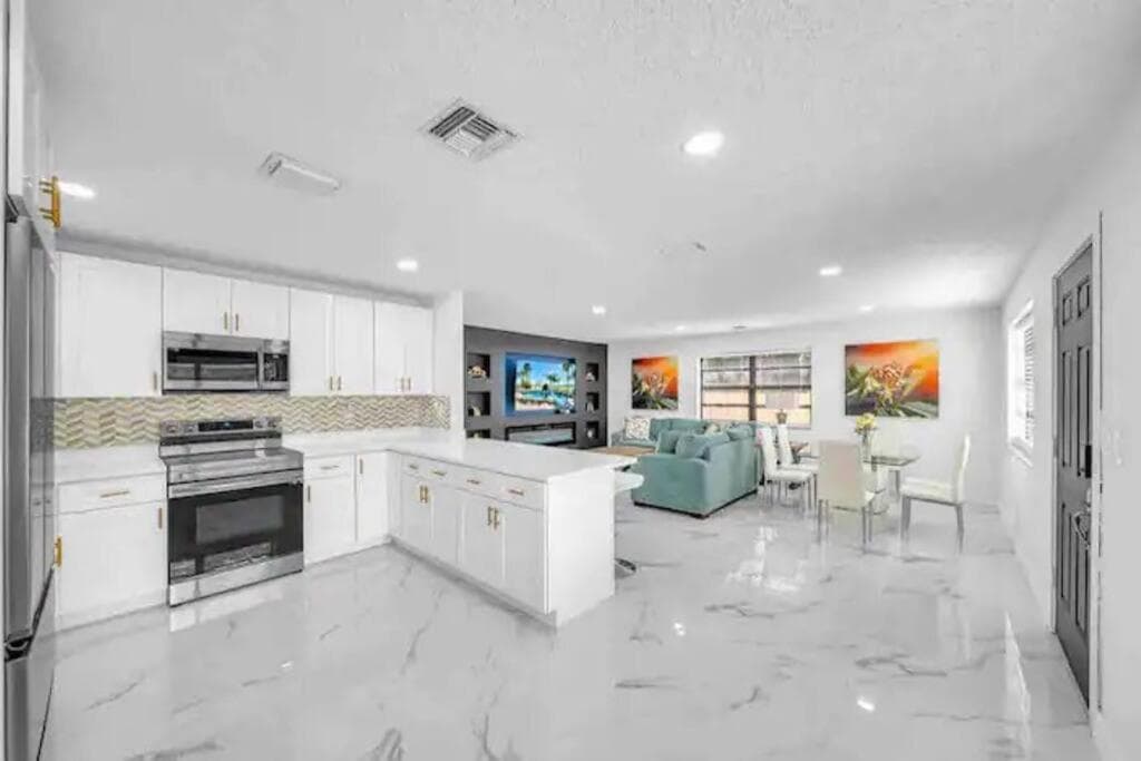 Indoor Basketball, Game Room, Heated Pool, Private — 24