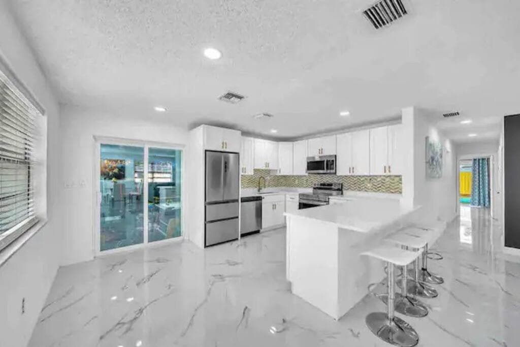Indoor Basketball, Game Room, Heated Pool, Private — 27