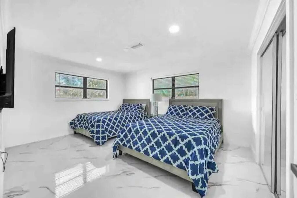 Indoor Basketball, Game Room, Heated Pool, Private — 21