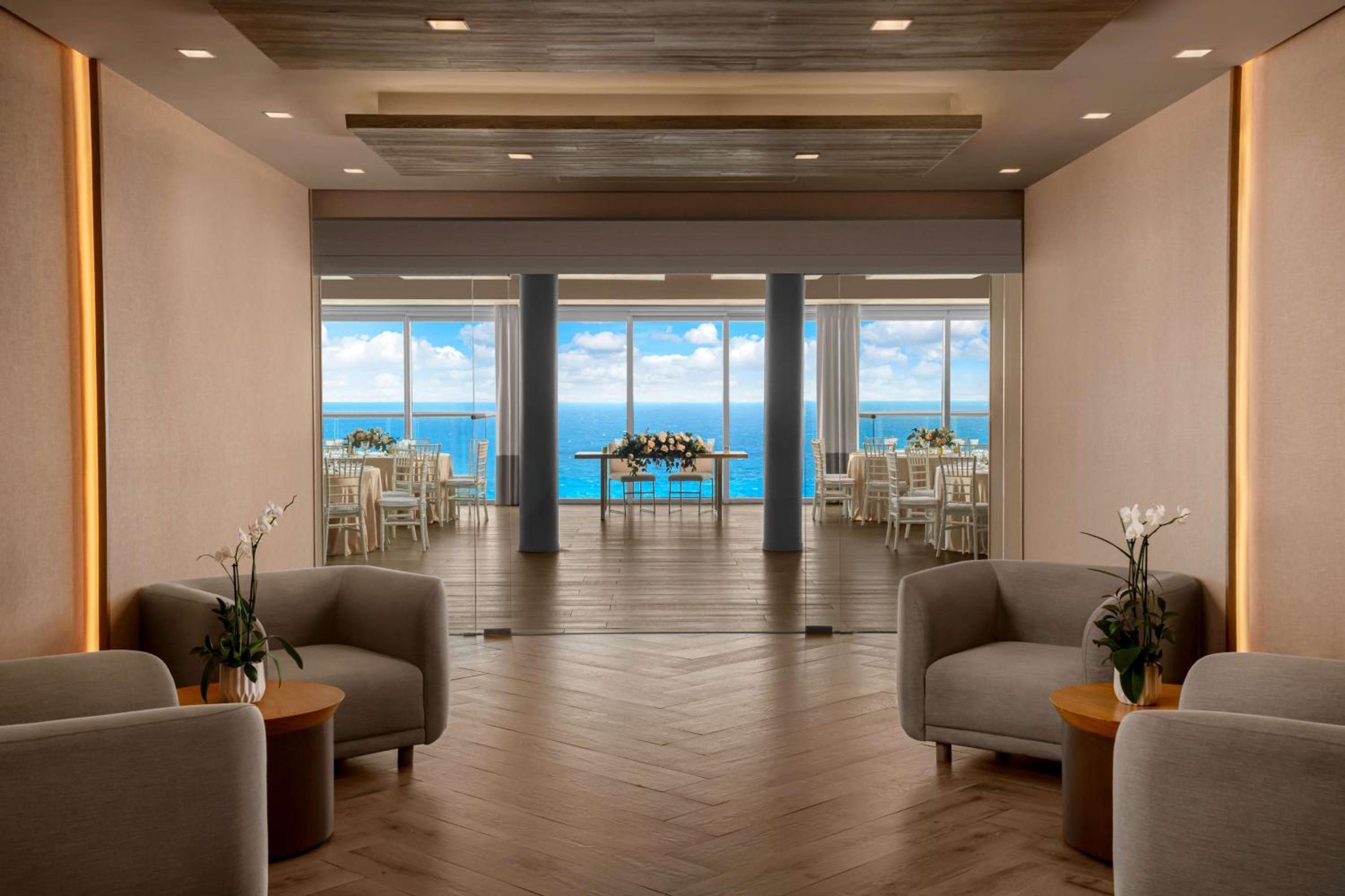 Hilton Cancun Mar Caribe All-Inclusive Resort — 18