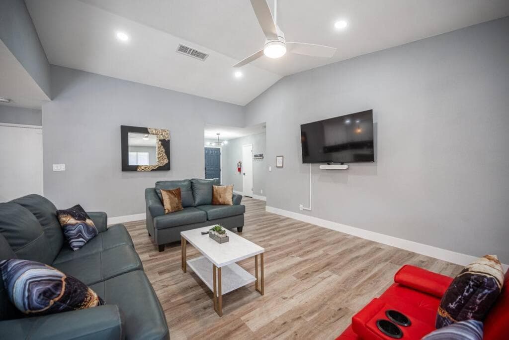 Luxury Retreat The Vegas Edition — 21