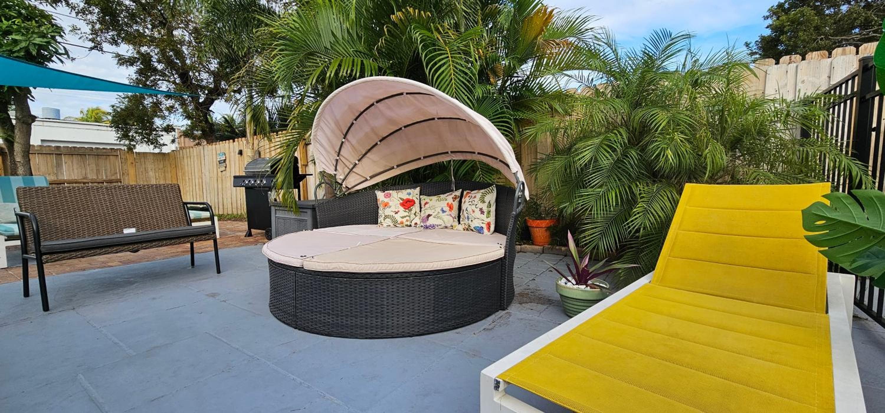 Private Home, KING Room- Pool & Patios - Near Beaches & Dining — 10