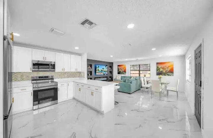 Indoor Basketball, Game Room, Heated Pool, Private — 20