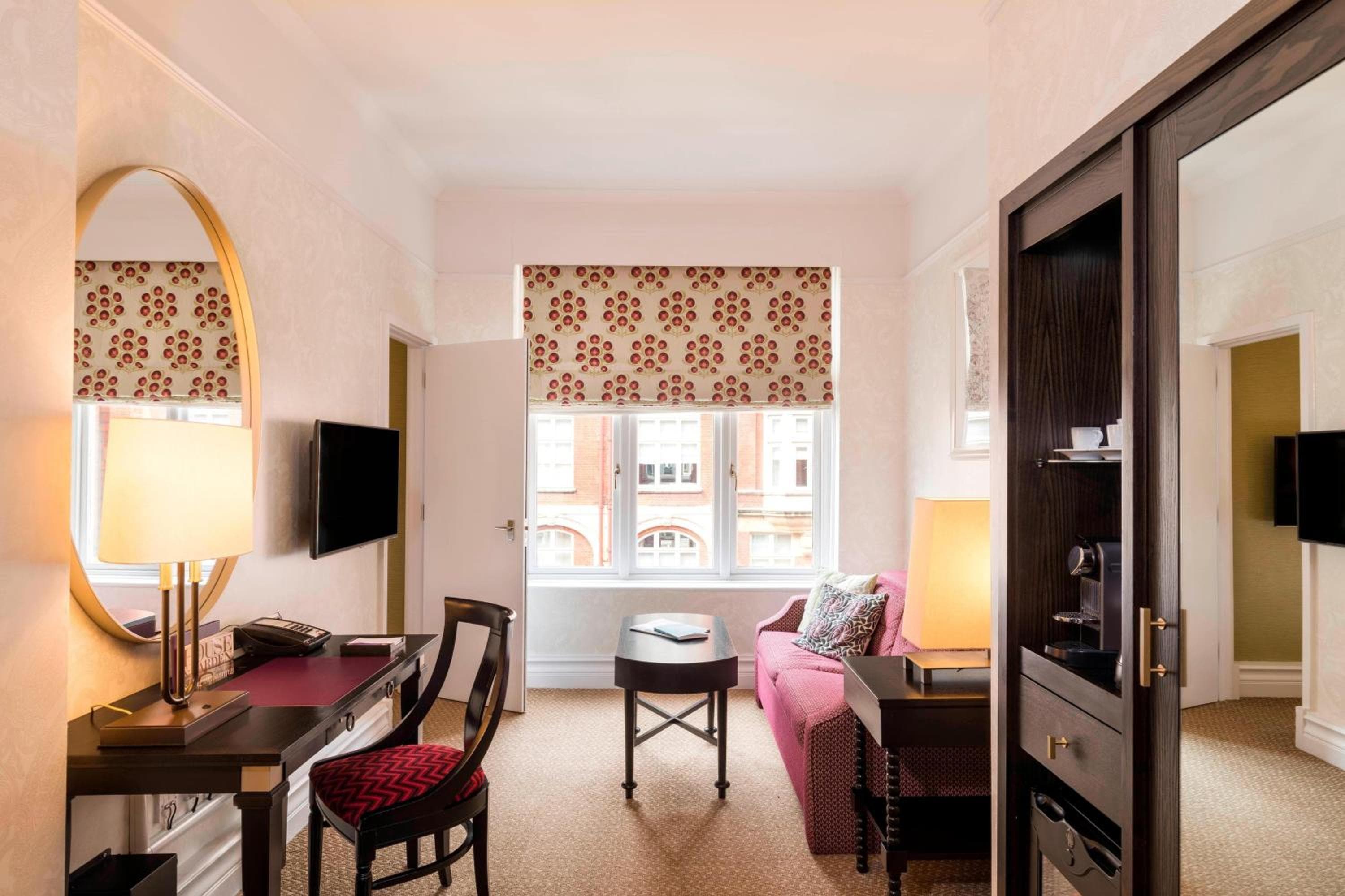 Hotel St. Ermin, Collezione di autografi — 13