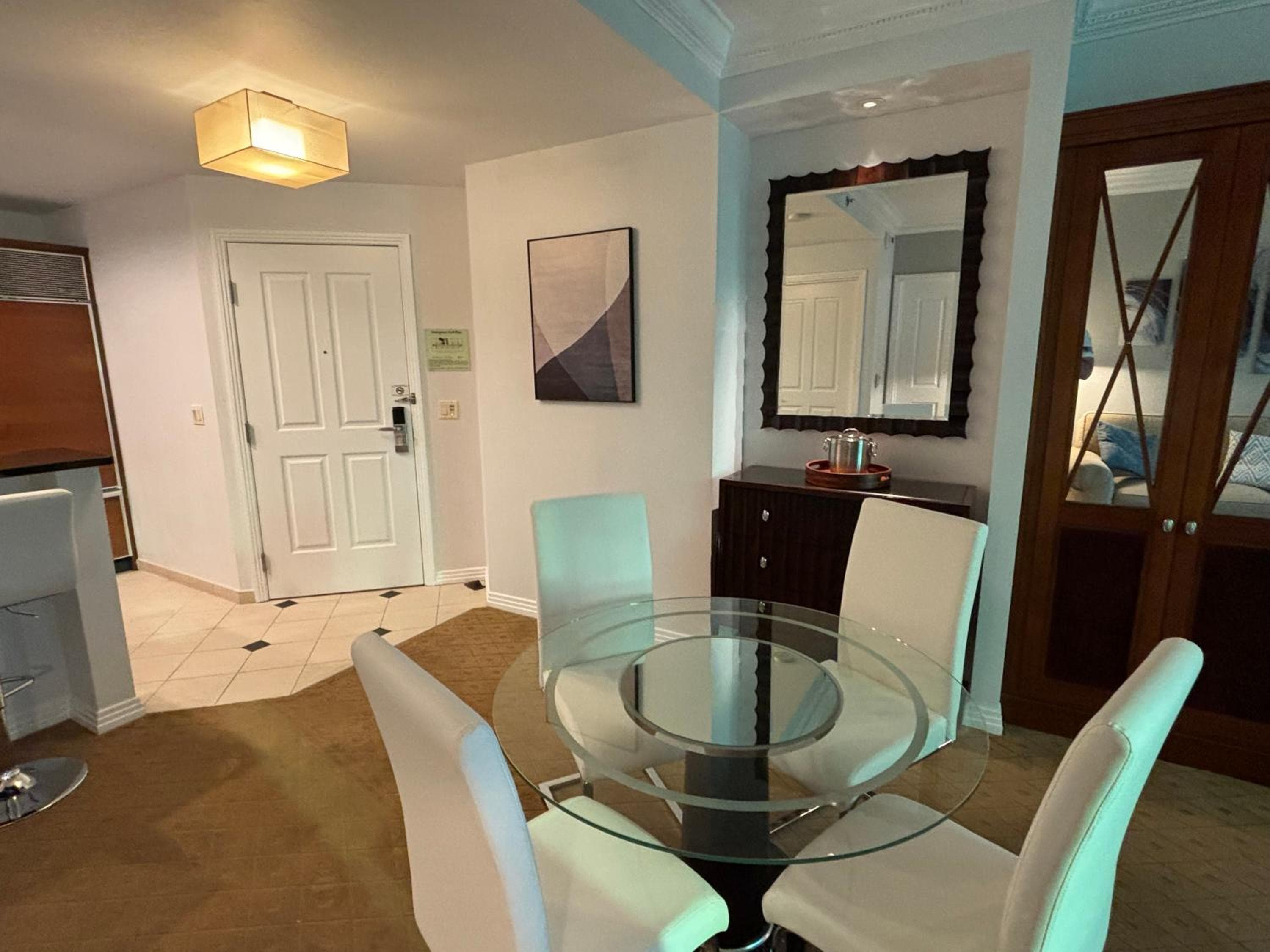 Panorama Vista Suite- 1br 2ba, Full Kitchen, Strip View, Balcony, Corner Unit — 8