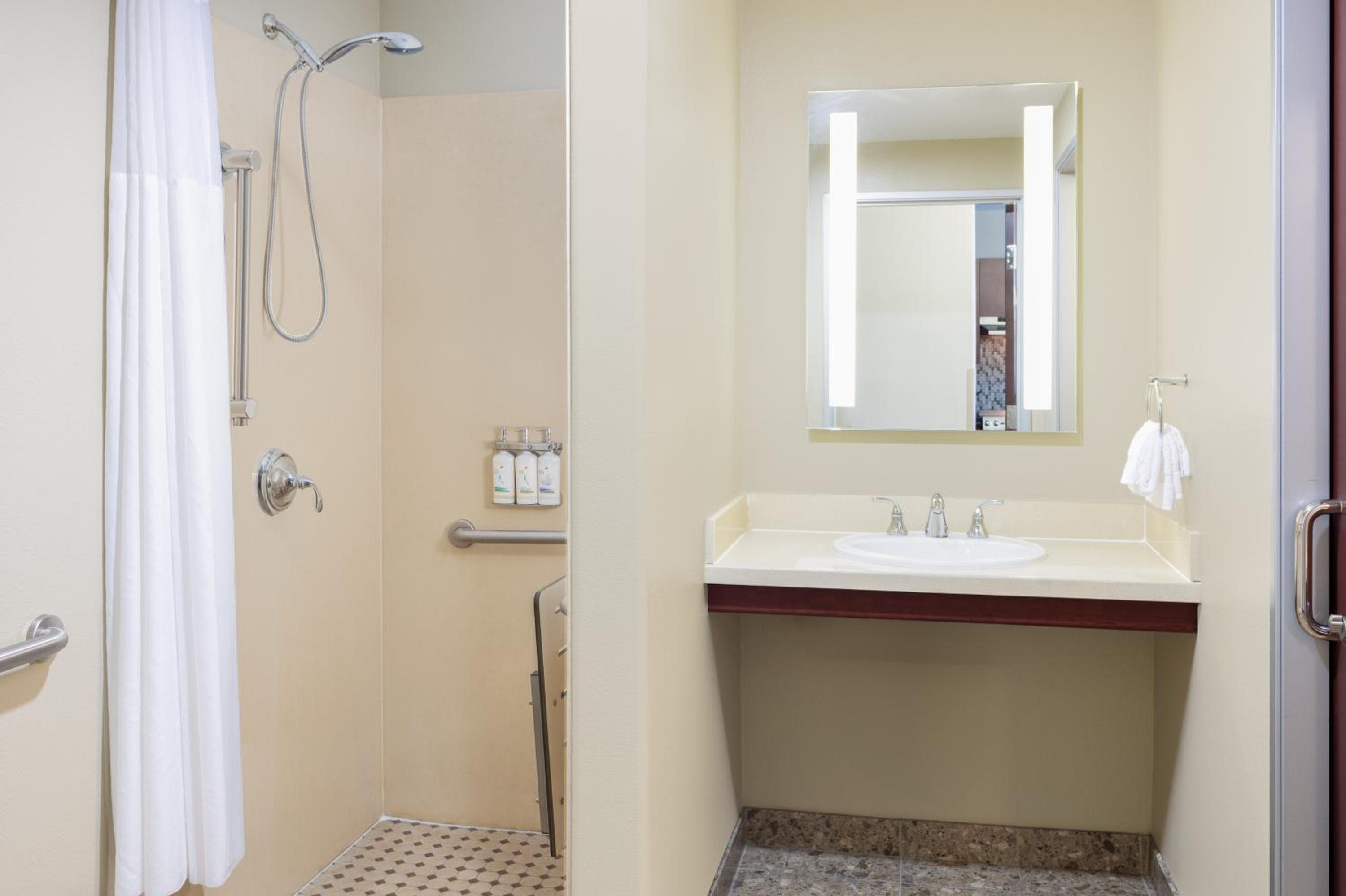Staybridge Suites Las Vegas - Stadium District by IHG — 22